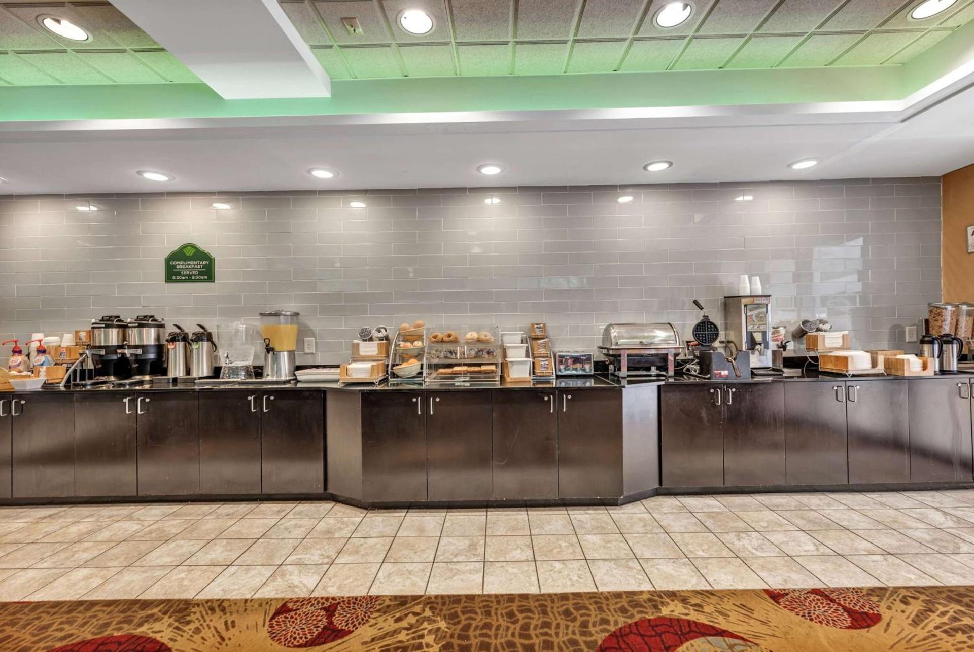 Holiday Inn Express & Suites Raleigh West - Lenovo Center by IHG photo 21