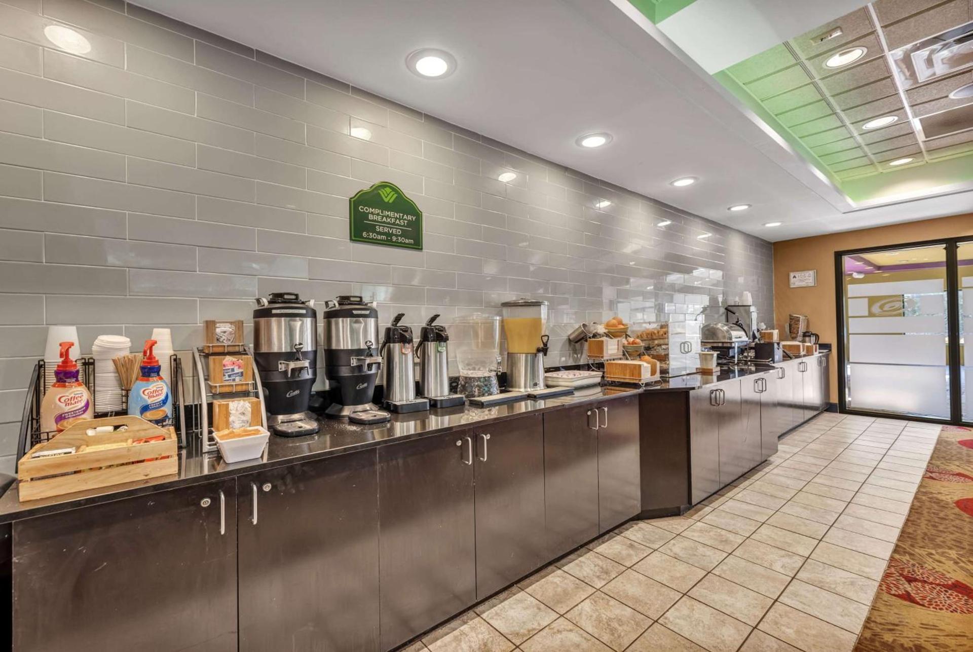 Holiday Inn Express & Suites Raleigh West - Lenovo Center by IHG photo 22