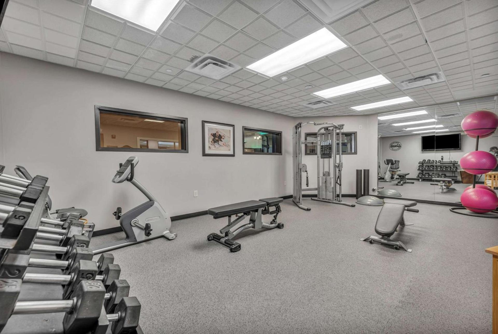 Holiday Inn Express & Suites Raleigh West - Lenovo Center by IHG photo 31