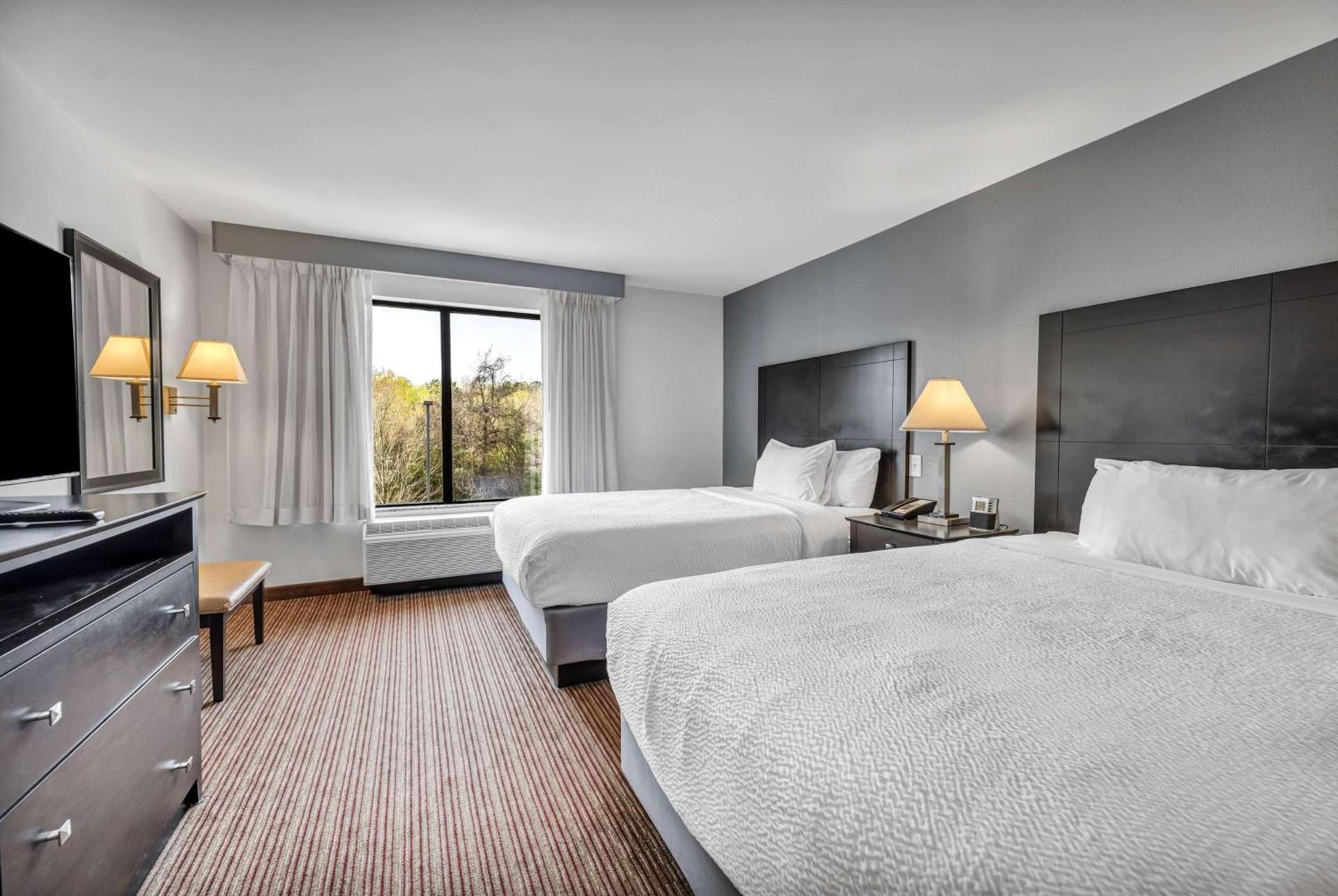 Holiday Inn Express & Suites Raleigh West - Lenovo Center by IHG photo 49