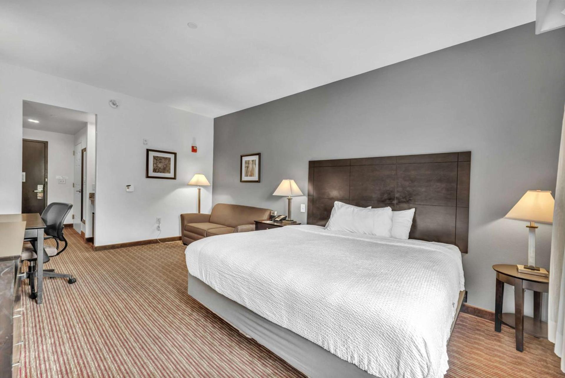 Holiday Inn Express & Suites Raleigh West - Lenovo Center by IHG photo 53