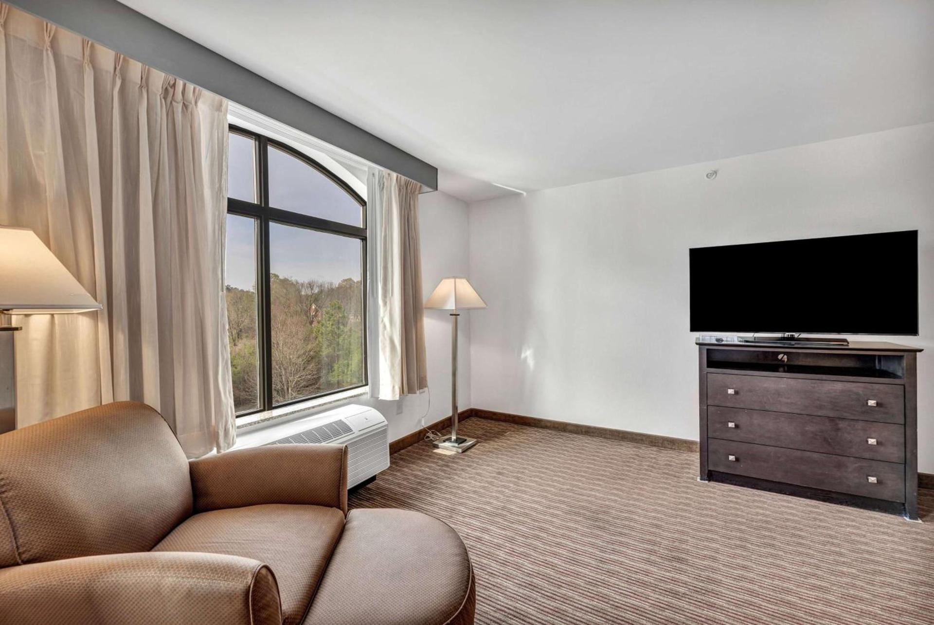 Holiday Inn Express & Suites Raleigh West - Lenovo Center by IHG photo 65