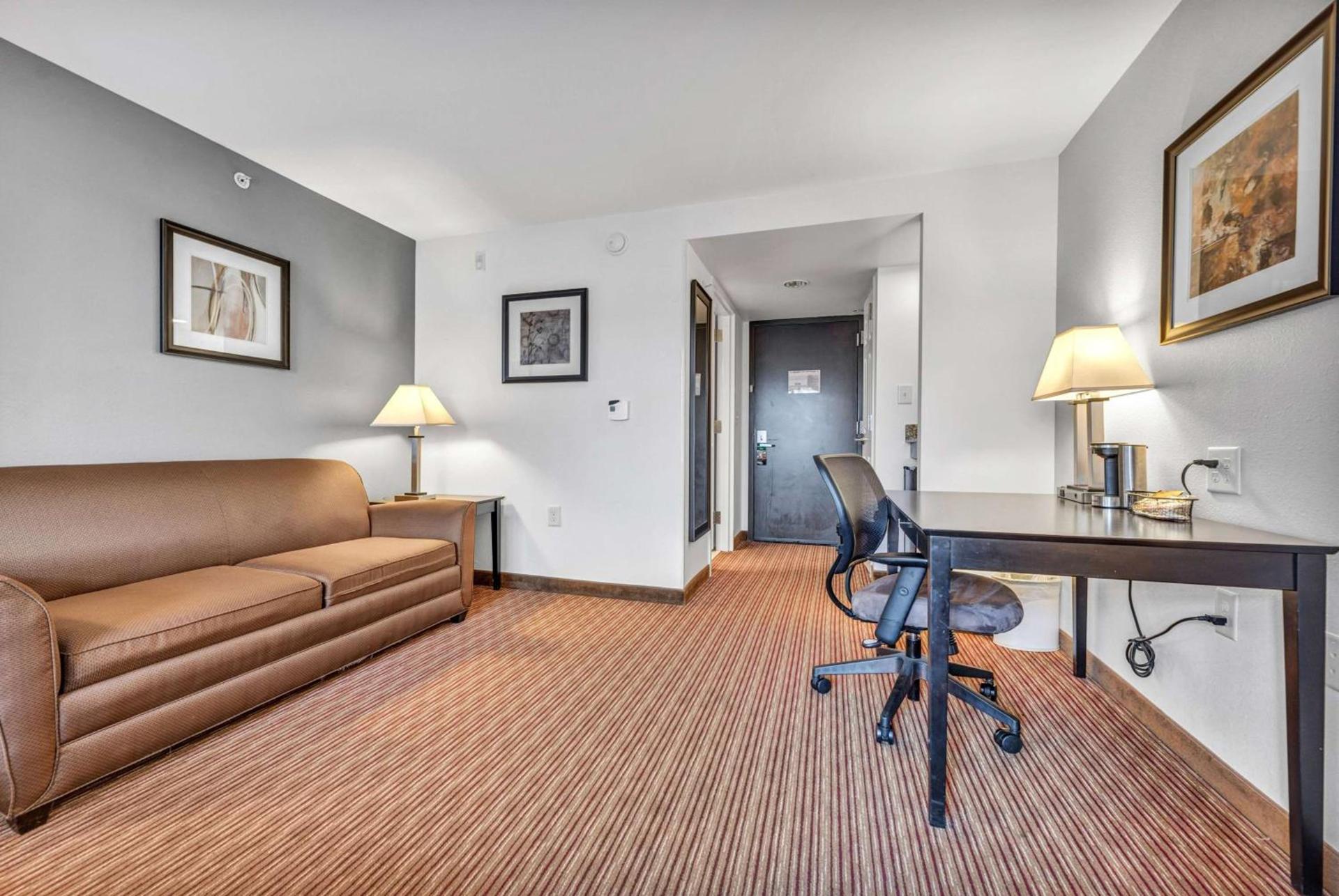 Holiday Inn Express & Suites Raleigh West - Lenovo Center by IHG photo 67