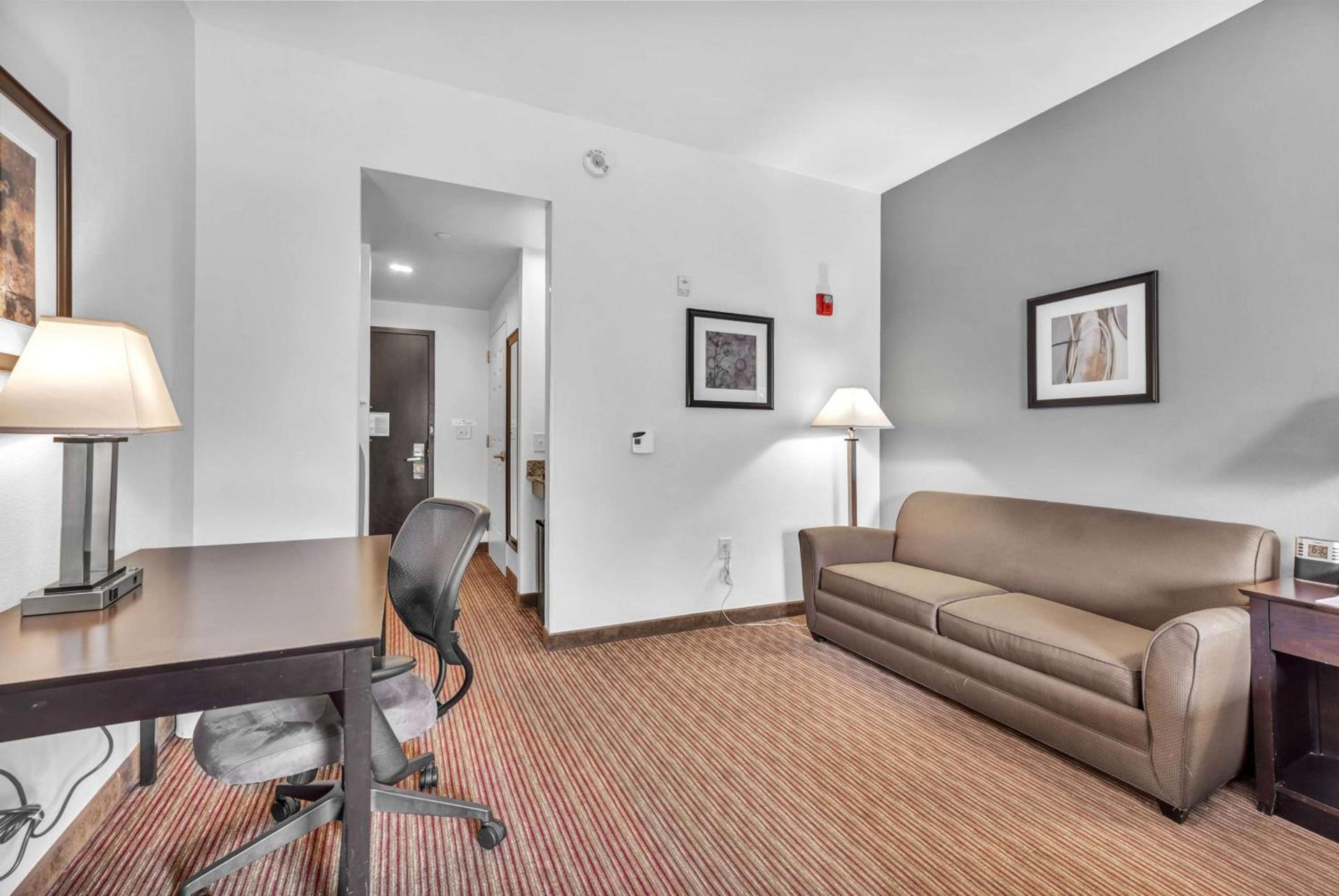 Holiday Inn Express & Suites Raleigh West - Lenovo Center by IHG photo 69