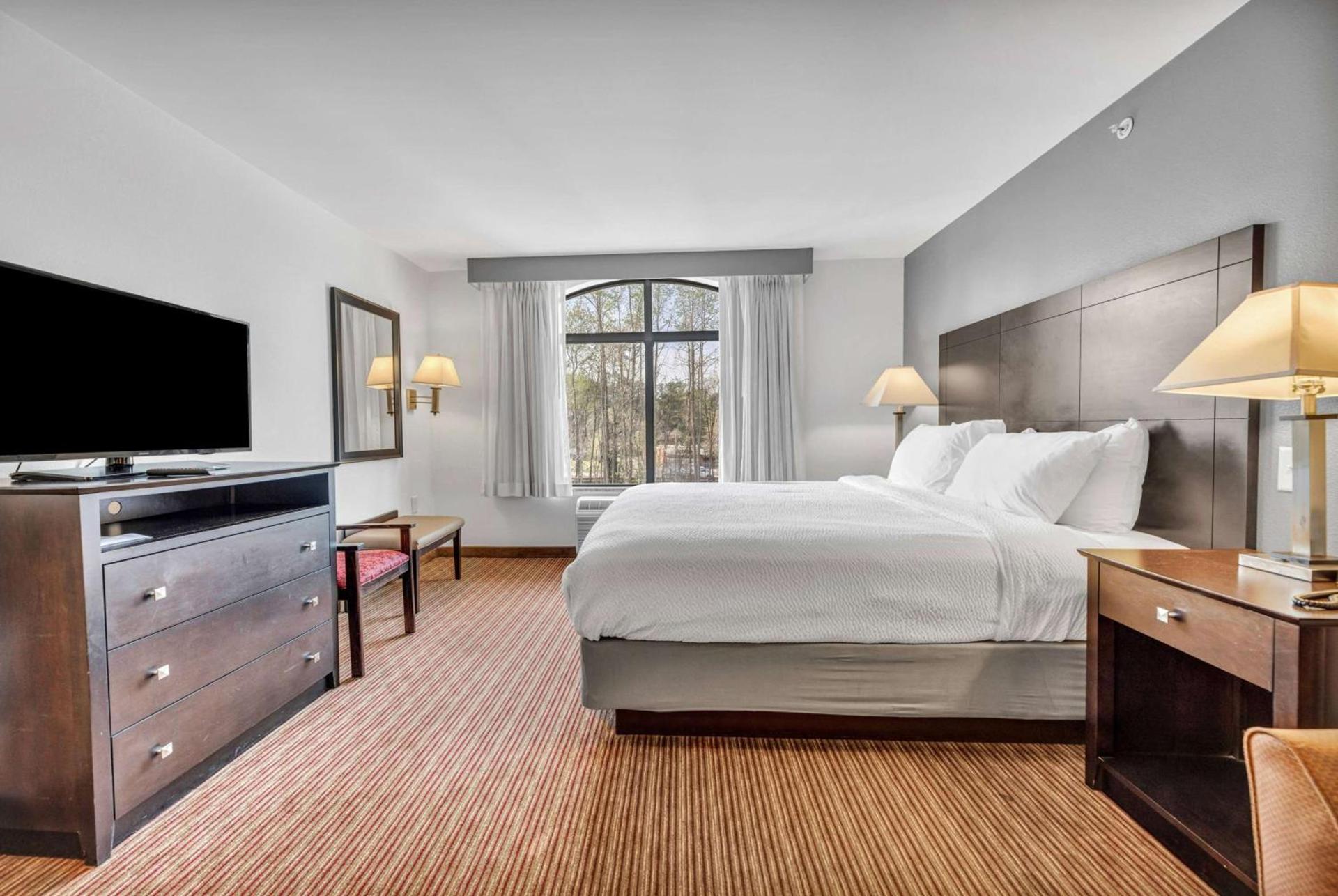 Holiday Inn Express & Suites Raleigh West - Lenovo Center by IHG photo 71