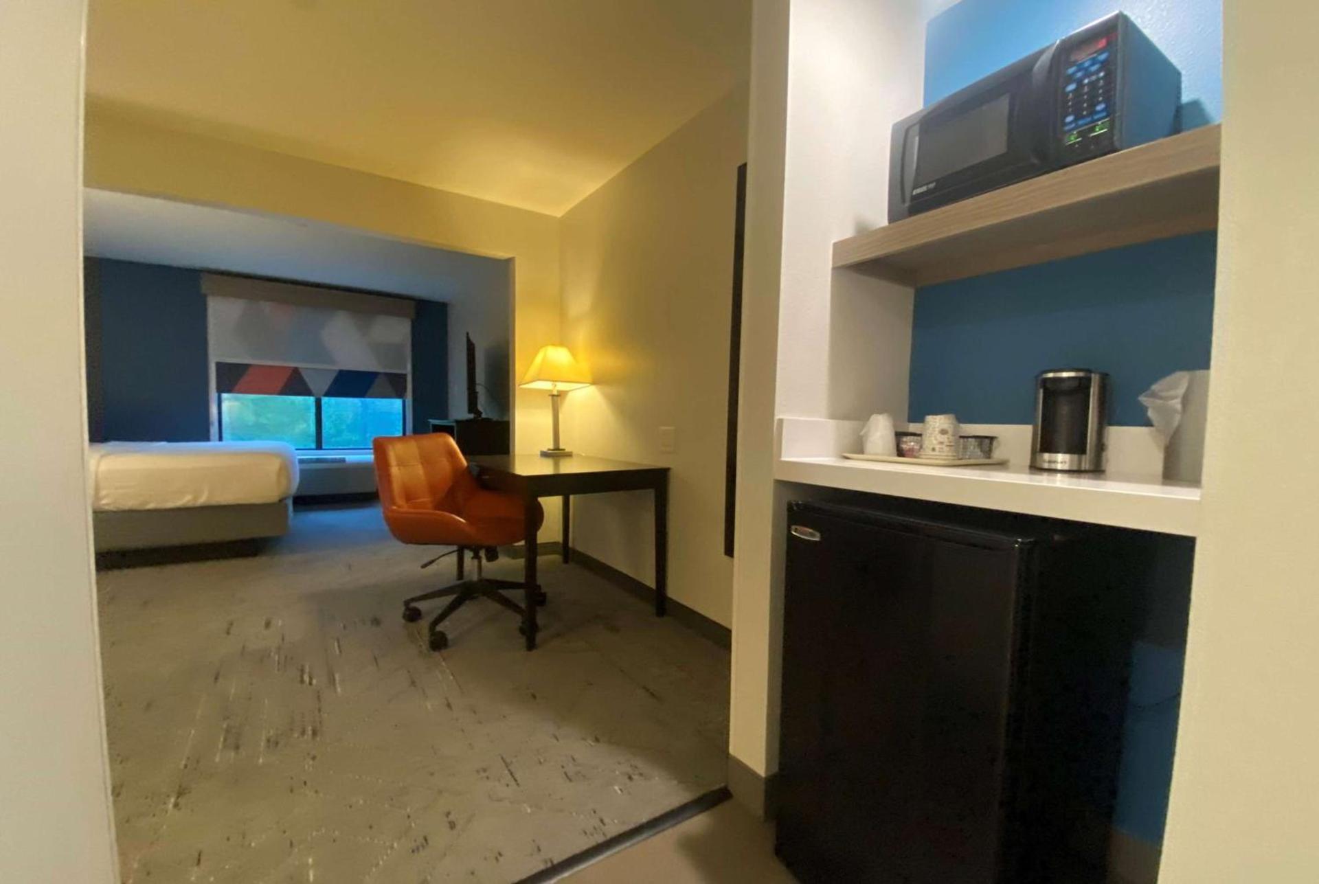 Holiday Inn Express & Suites Raleigh West - Lenovo Center by IHG photo 83