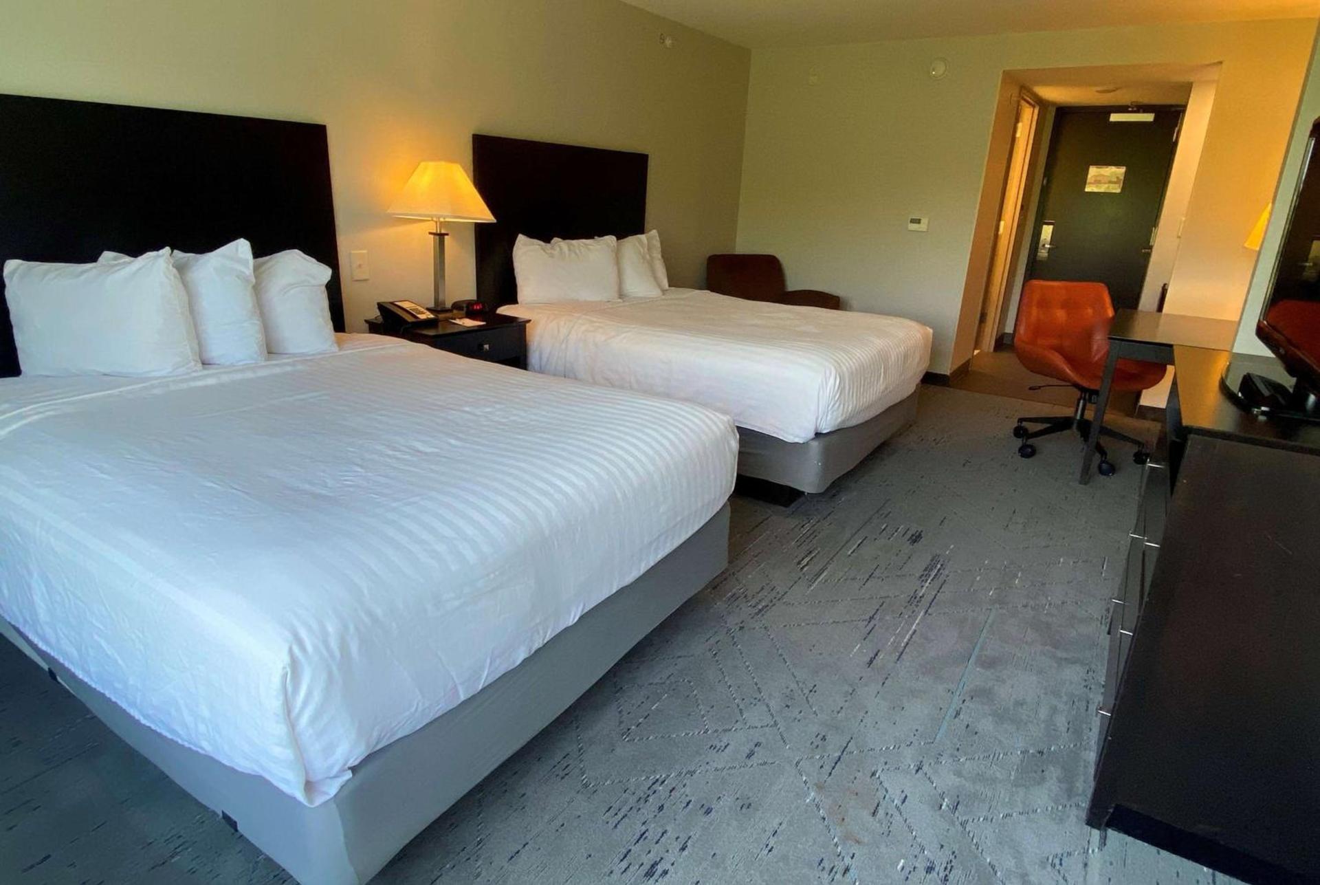 Holiday Inn Express & Suites Raleigh West - Lenovo Center by IHG photo 89