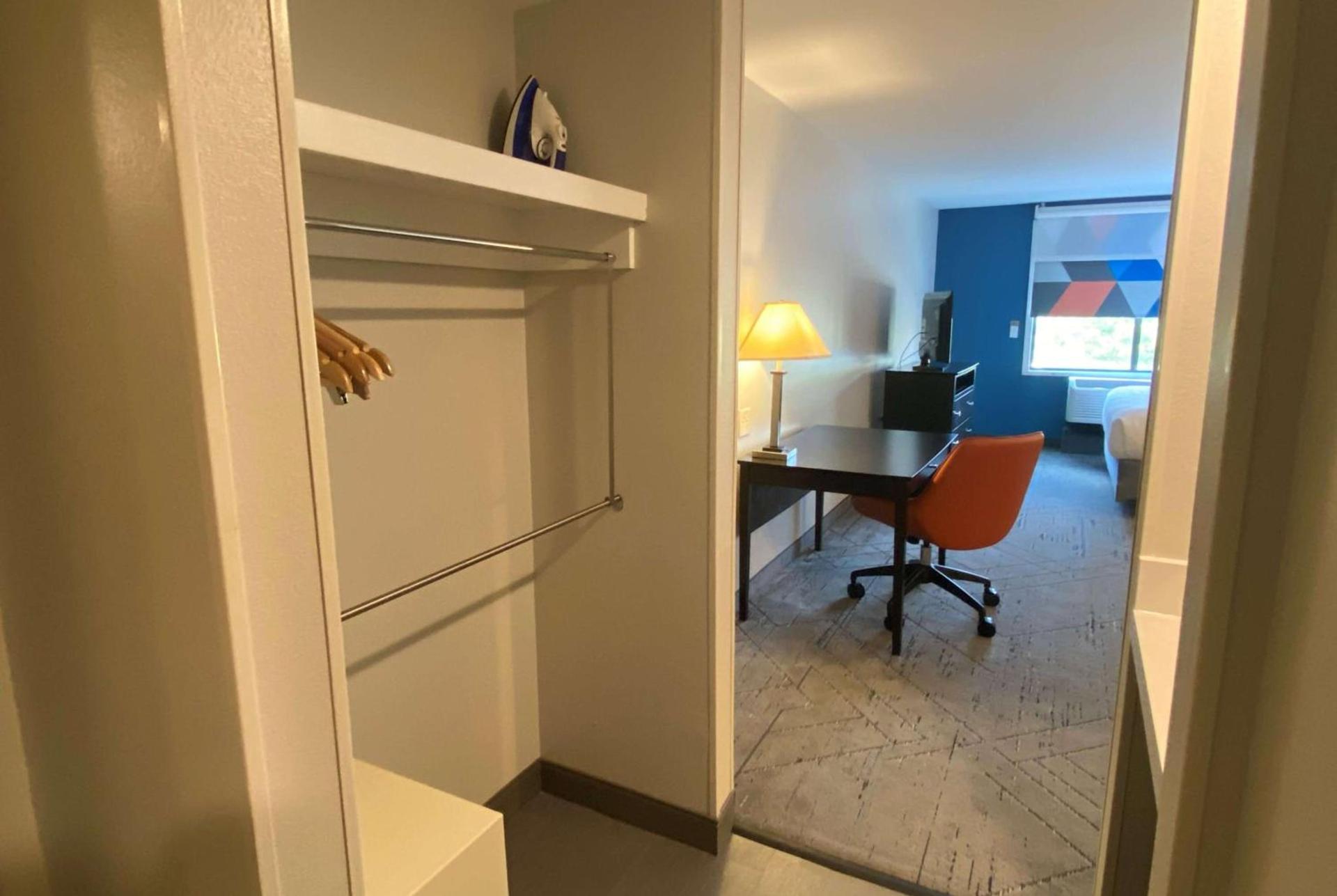 Holiday Inn Express & Suites Raleigh West - Lenovo Center by IHG photo 98