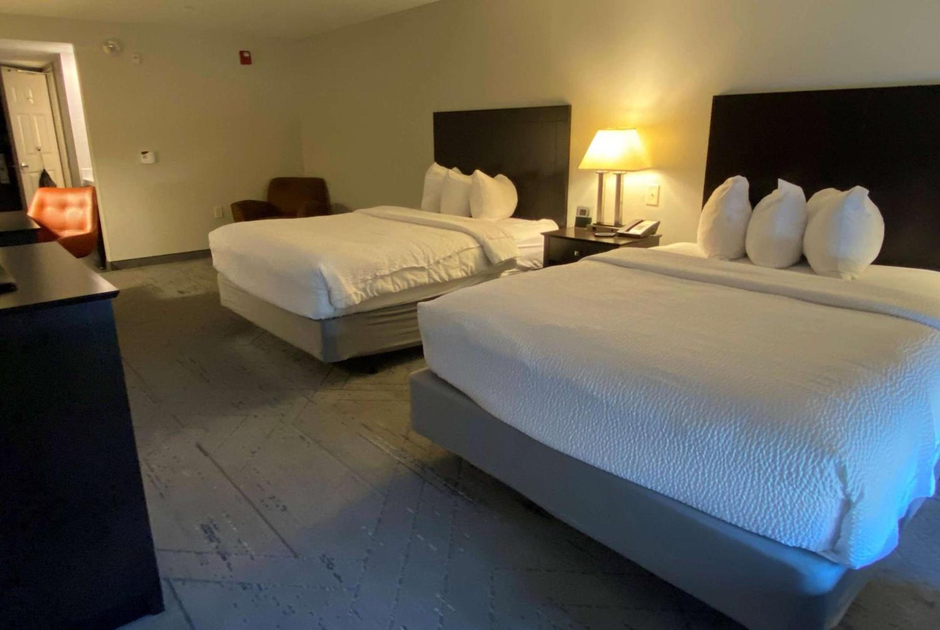 Holiday Inn Express & Suites Raleigh West - Lenovo Center by IHG photo 99
