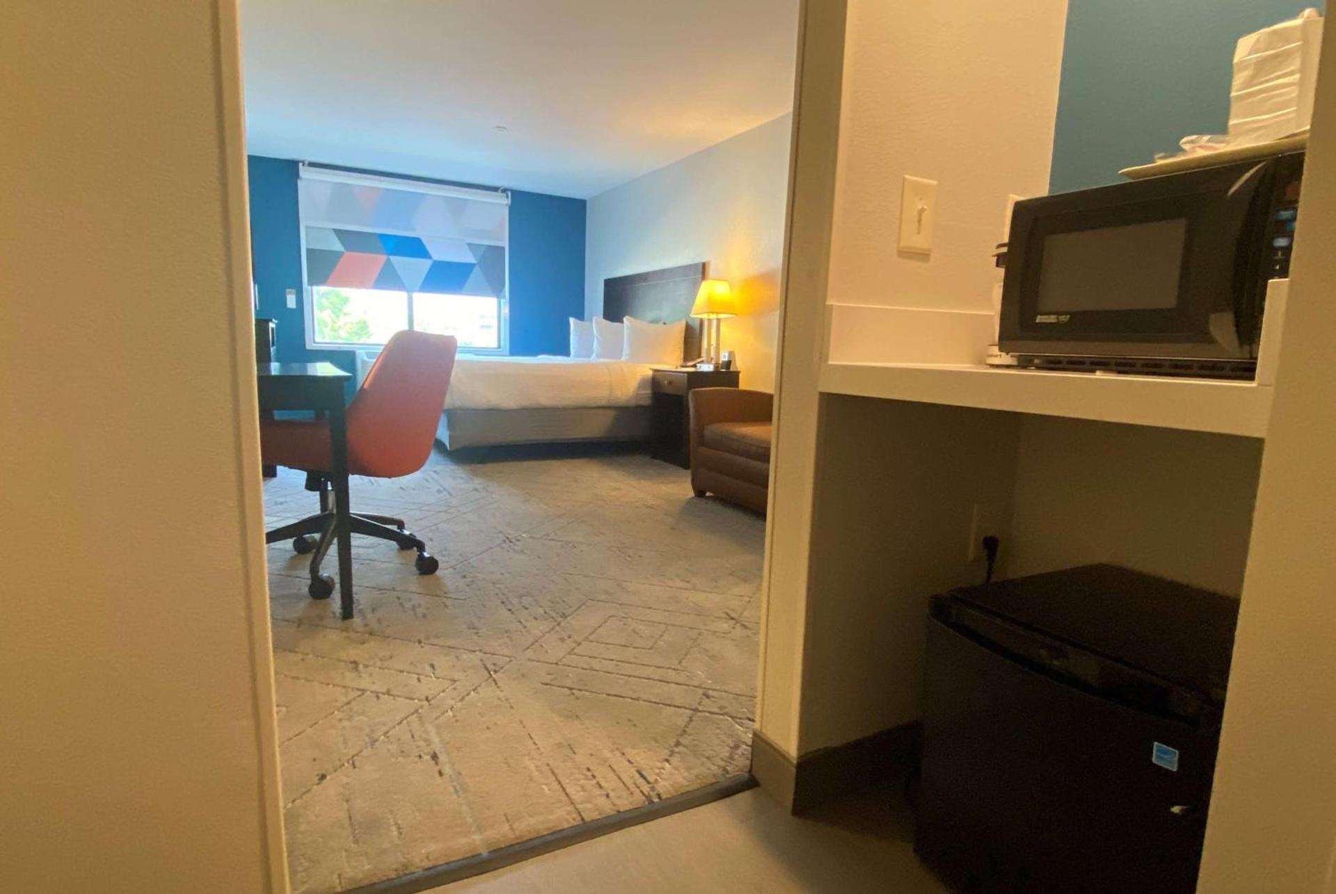 Holiday Inn Express & Suites Raleigh West - Lenovo Center by IHG photo 95