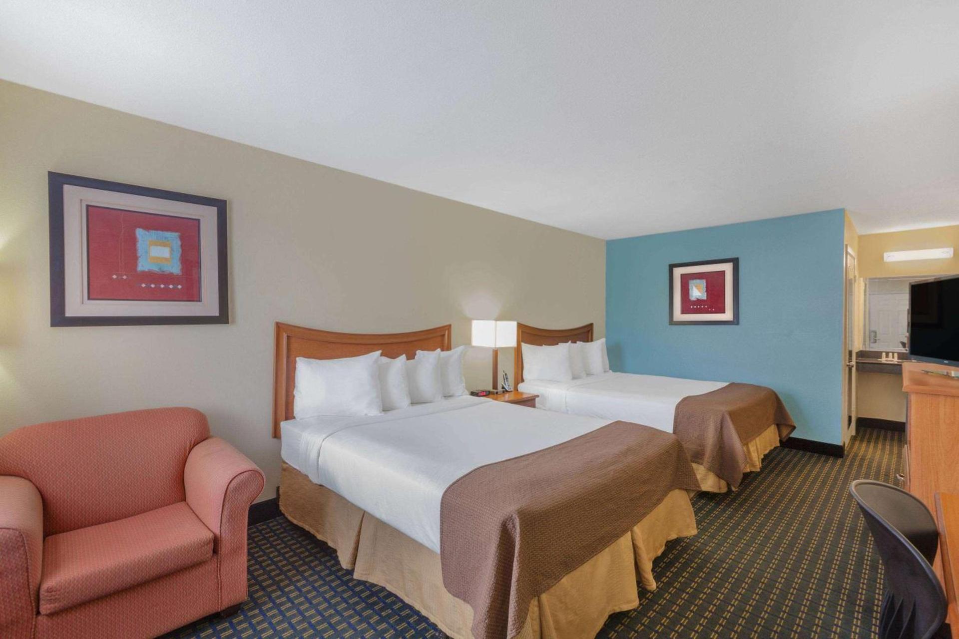 Days Inn by Wyndham Natchitoches photo 6