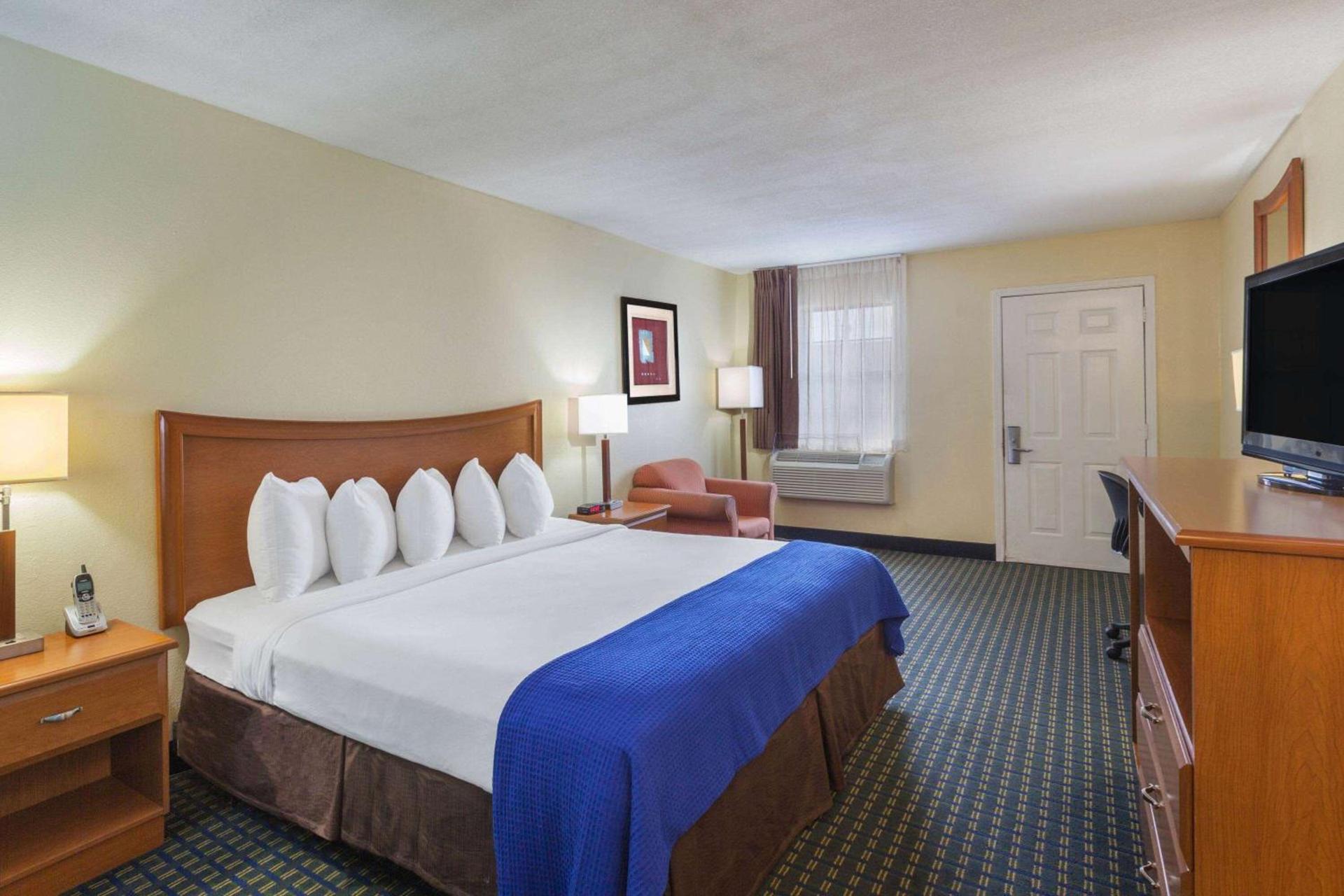 Days Inn by Wyndham Natchitoches photo 7