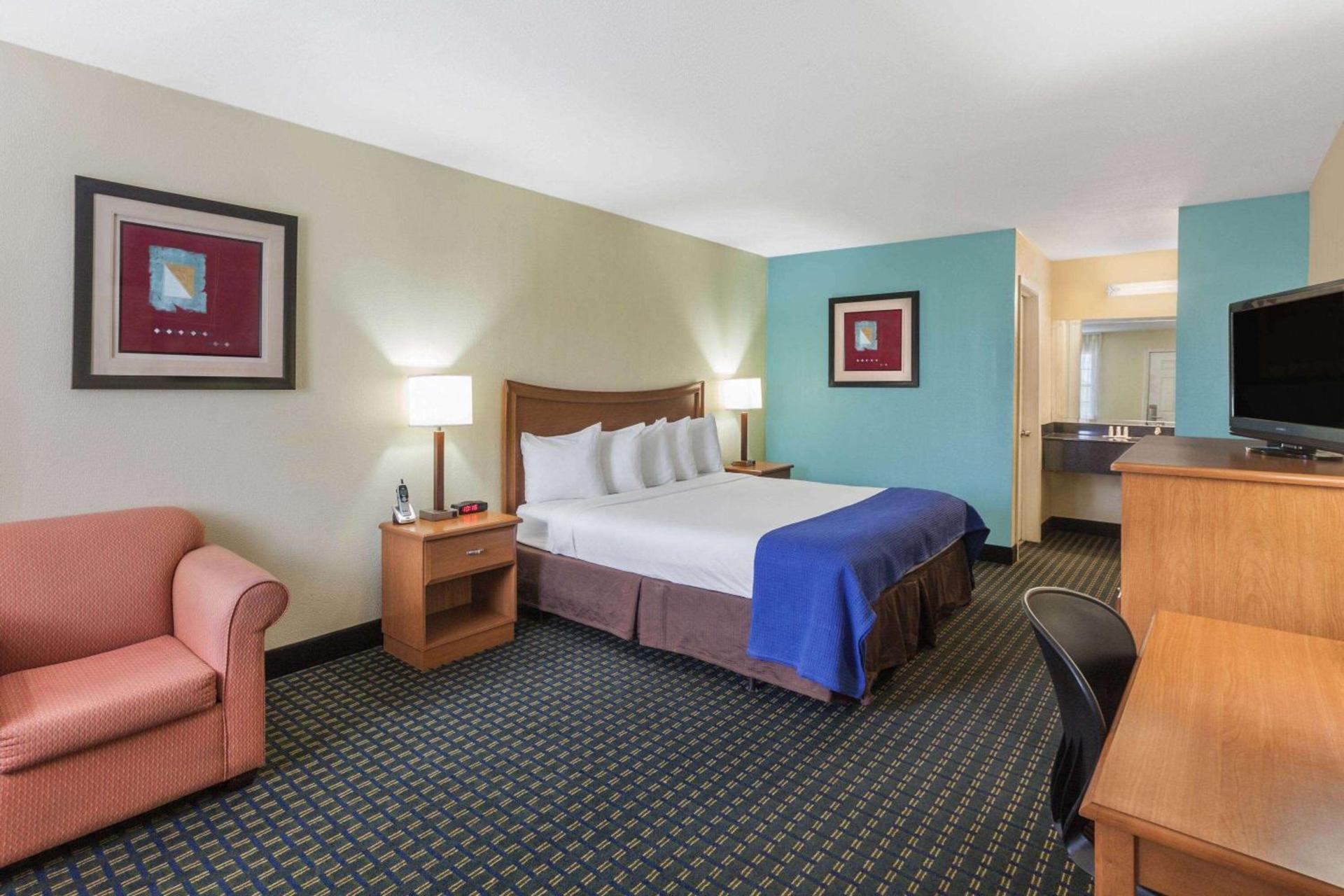 Days Inn by Wyndham Natchitoches photo 3