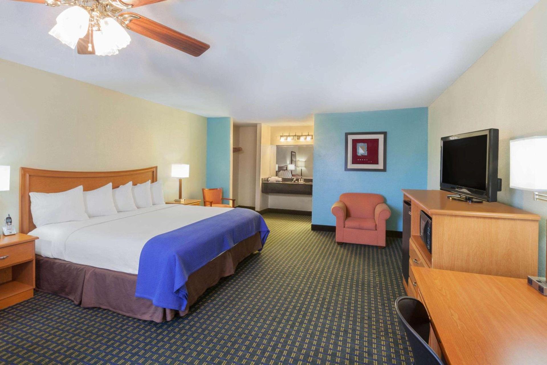 Days Inn by Wyndham Natchitoches photo 14