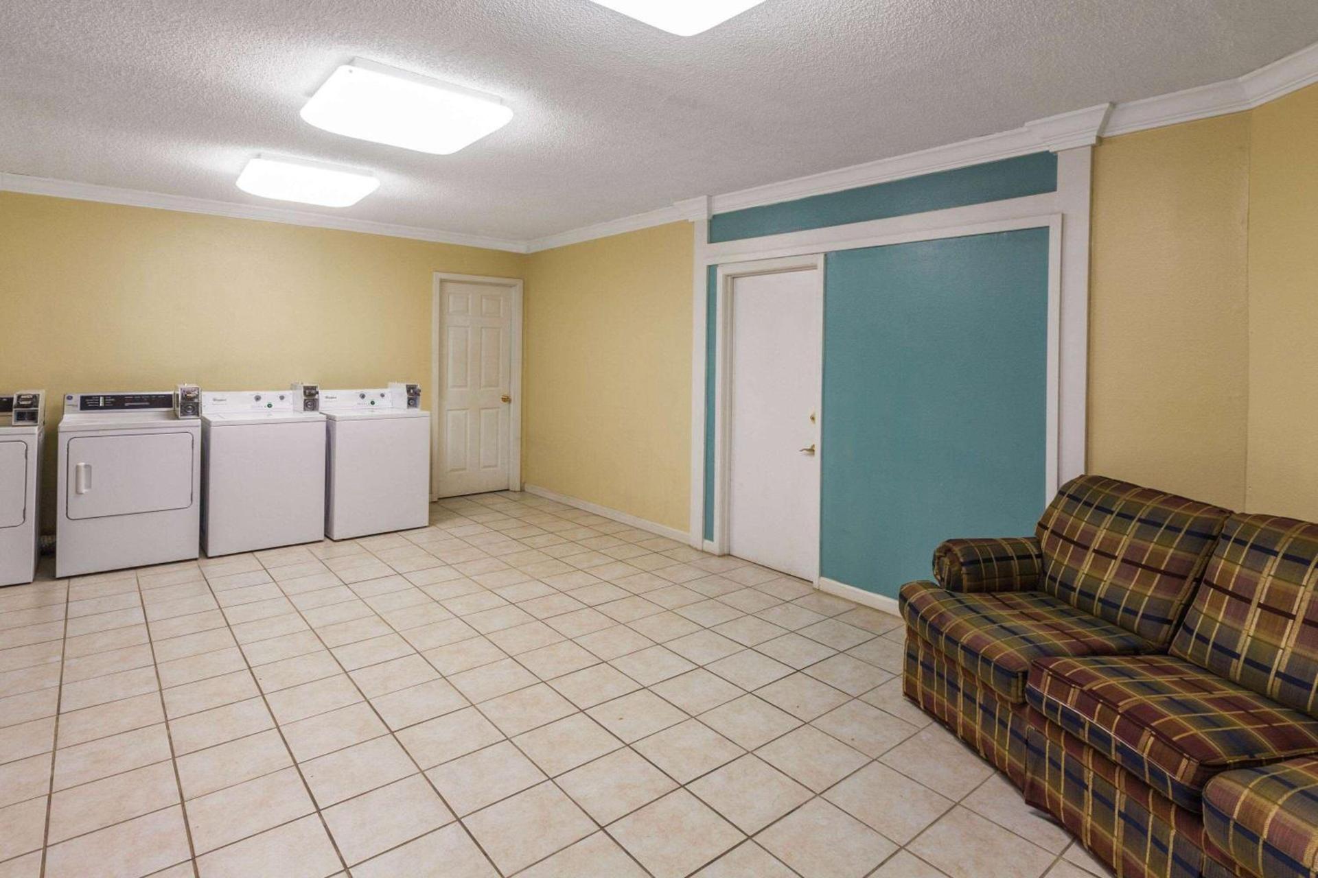 Days Inn by Wyndham Natchitoches photo 15