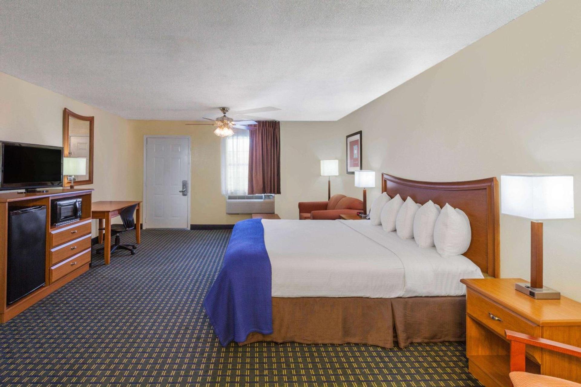 Days Inn by Wyndham Natchitoches photo 13