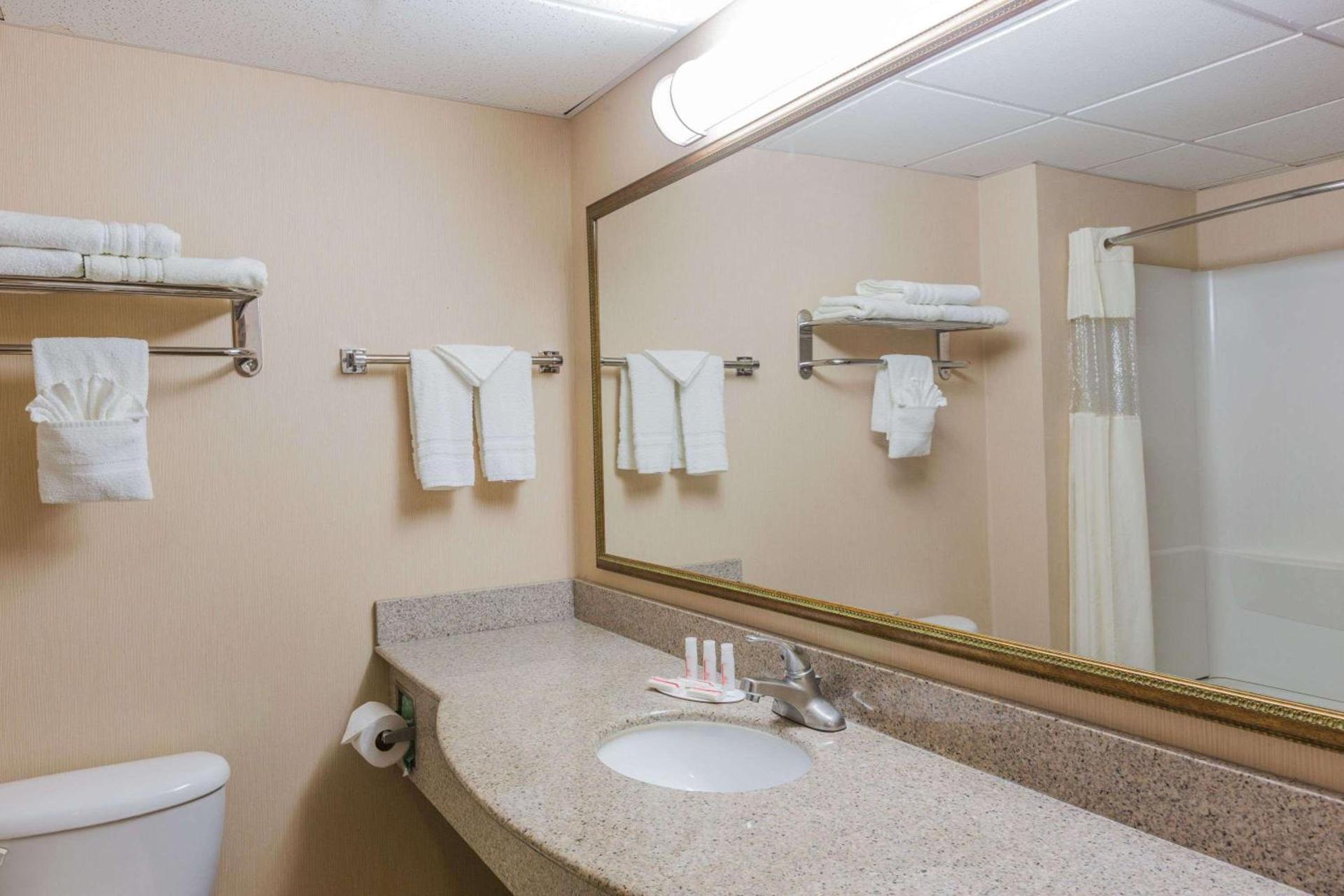 Days Inn by Wyndham Budd Lake photo 5