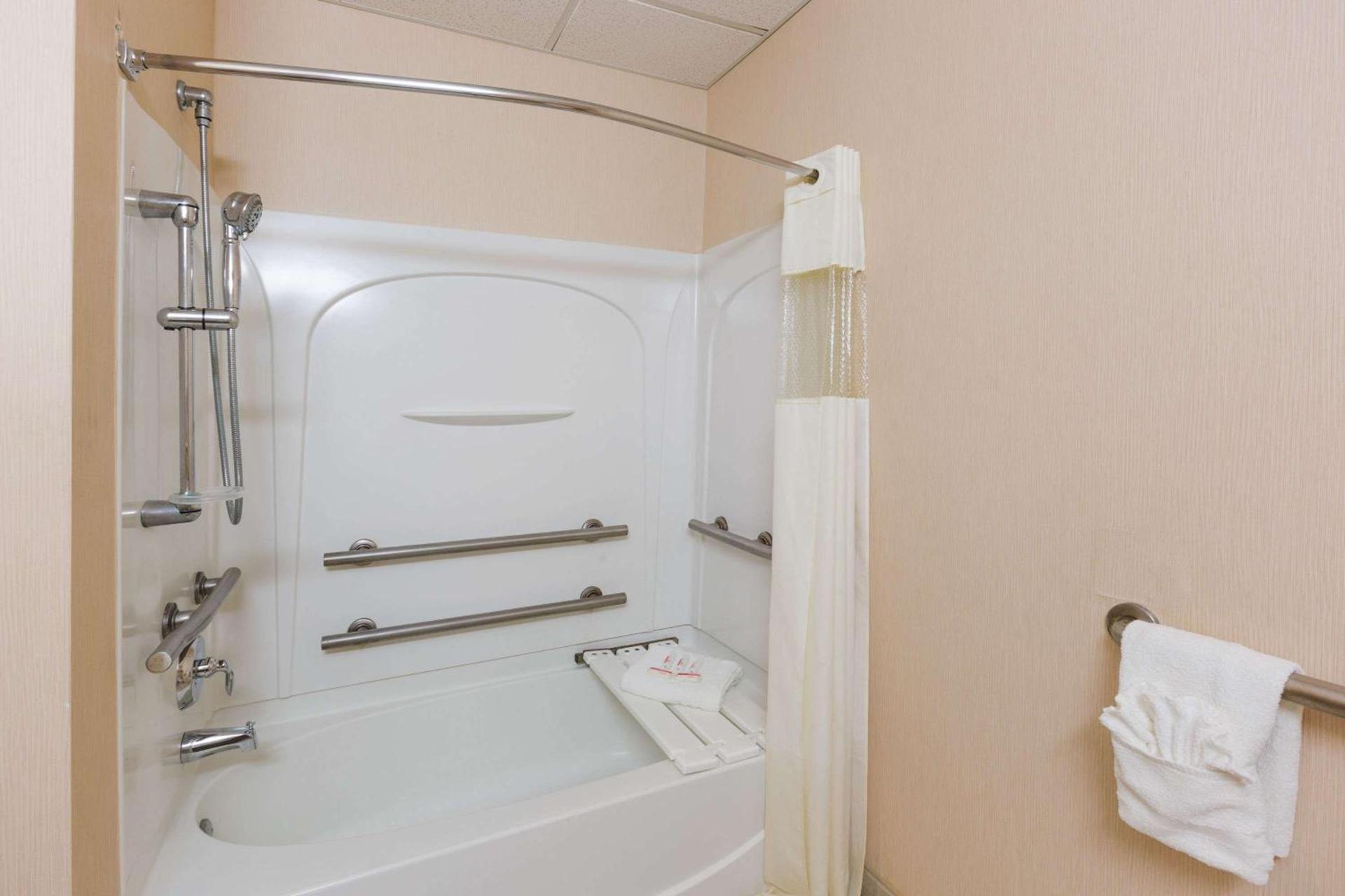 Days Inn by Wyndham Budd Lake photo 7