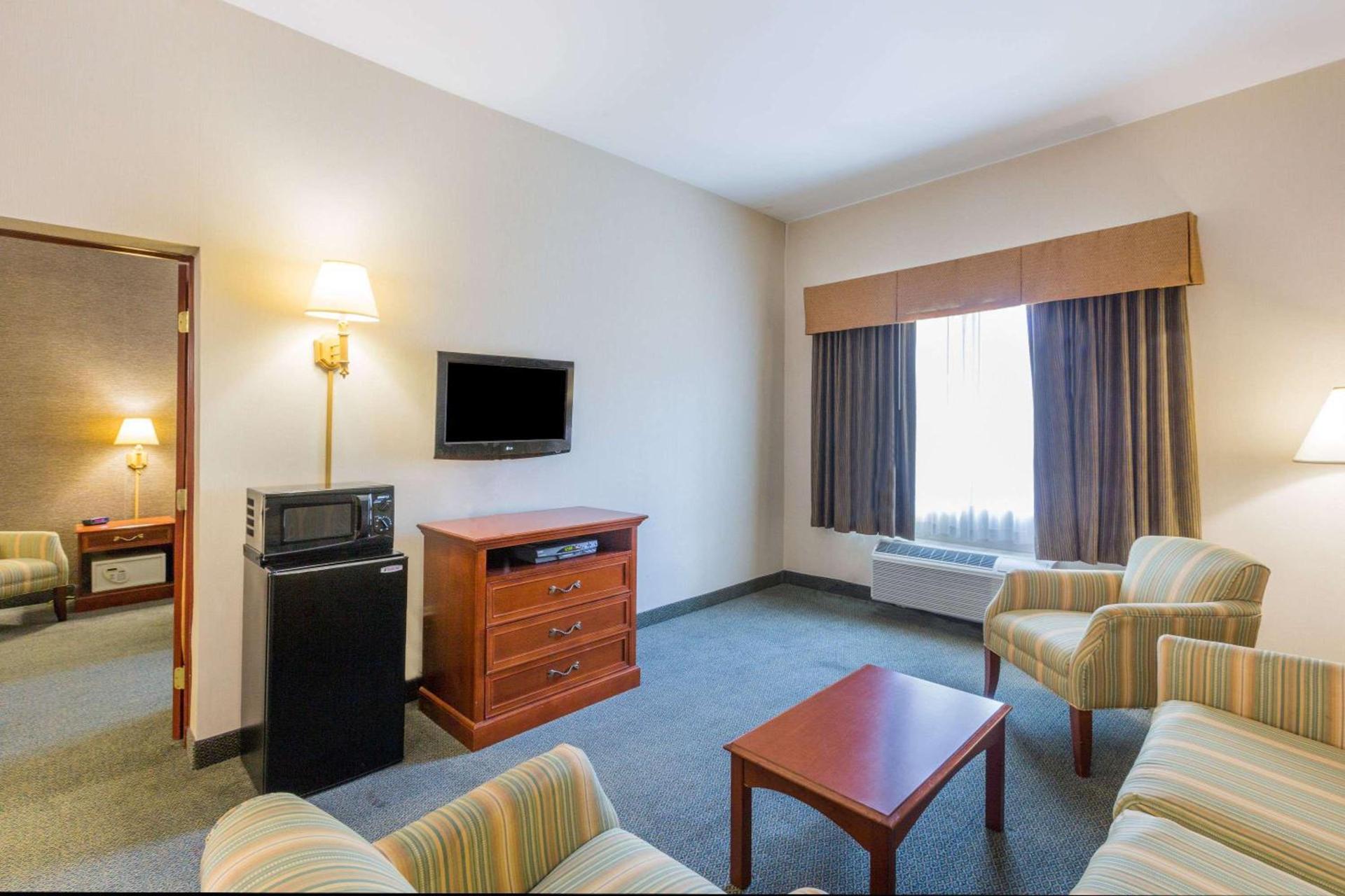 Days Inn by Wyndham Budd Lake photo 12