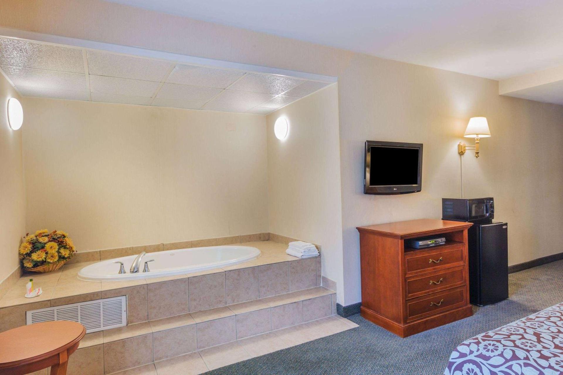 Days Inn by Wyndham Budd Lake photo 13