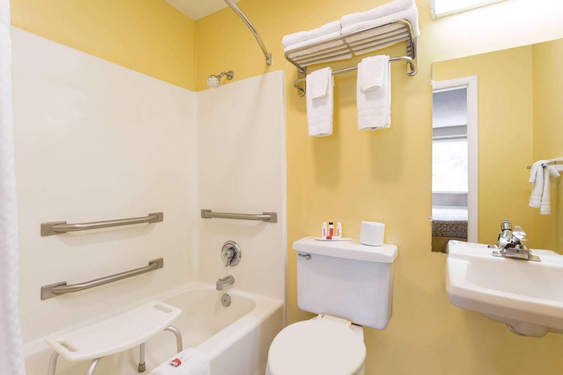 Days Inn by Wyndham Chincoteague Island photo 12