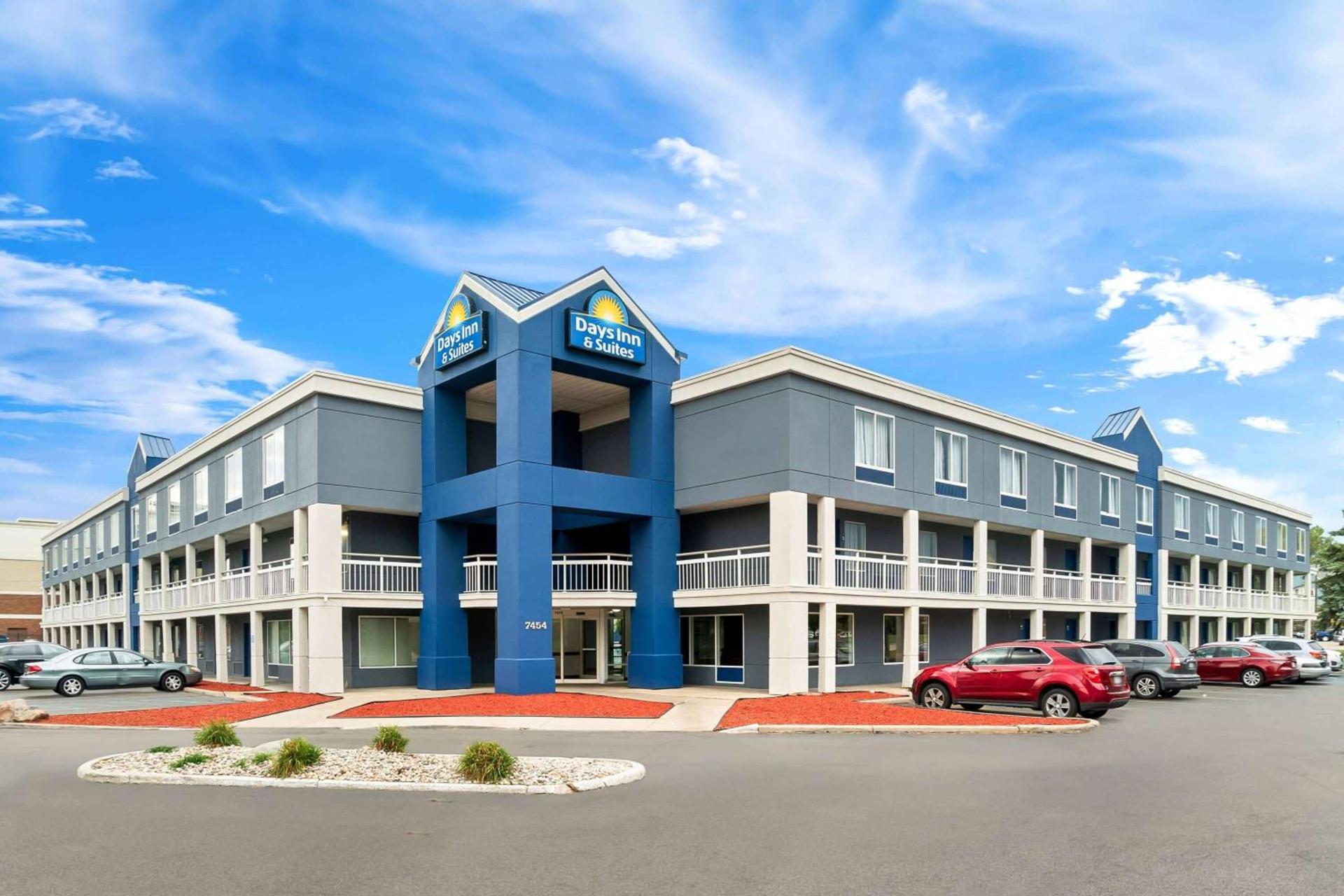 Days Inn & Suites by Wyndham Warren — hotel in Warren