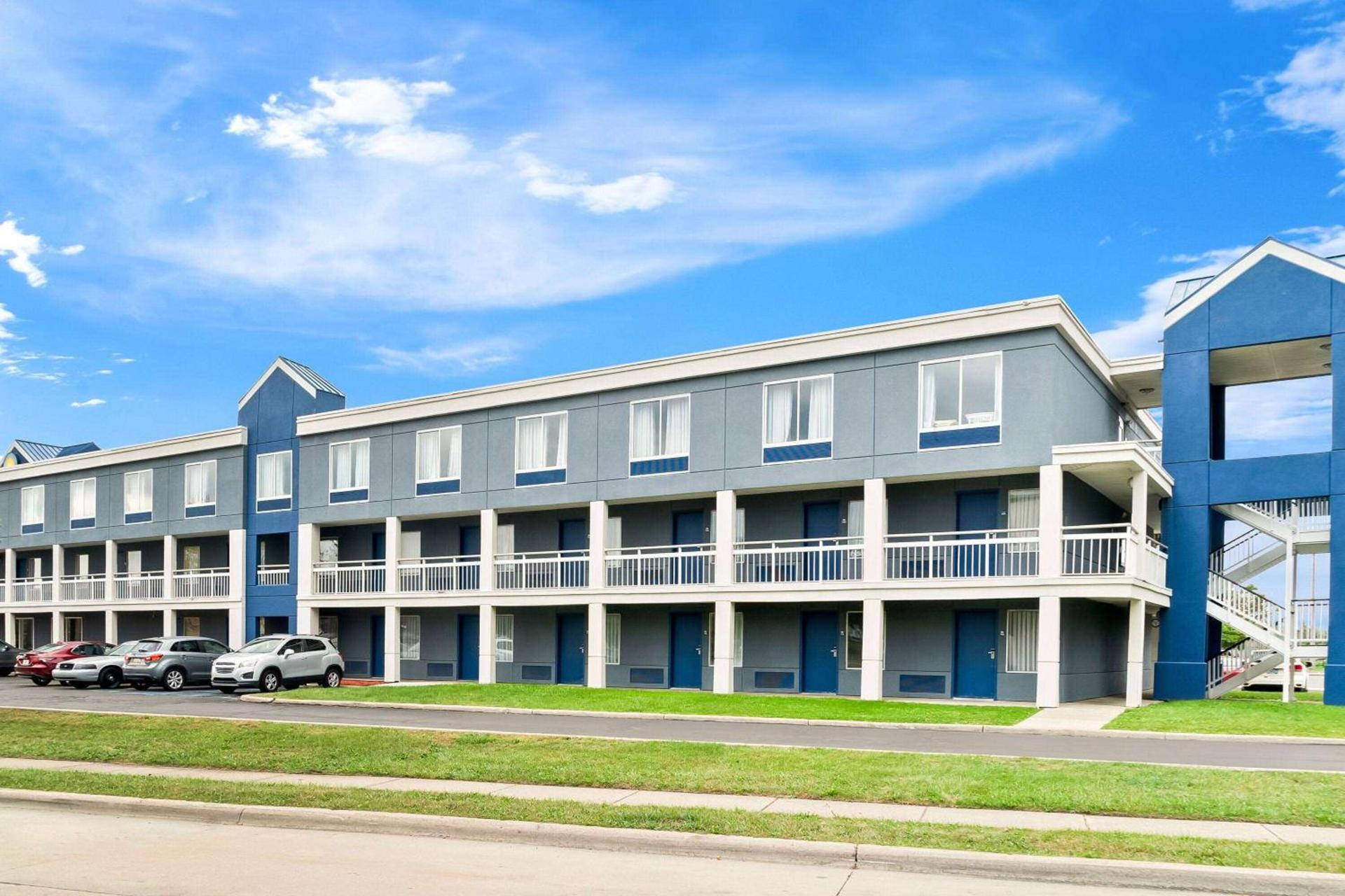 Days Inn & Suites by Wyndham Warren photo 2