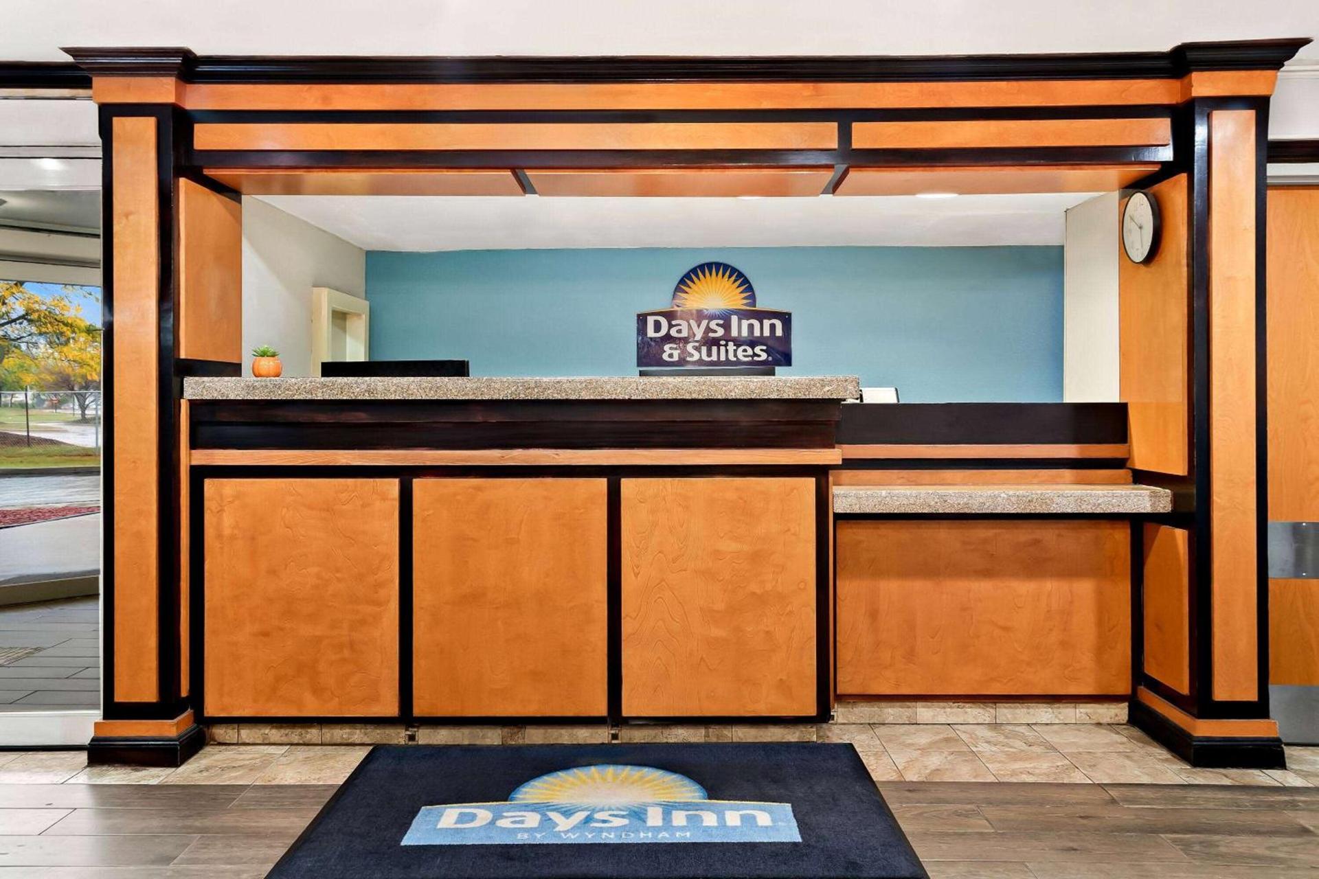 Days Inn & Suites by Wyndham Warren photo 7