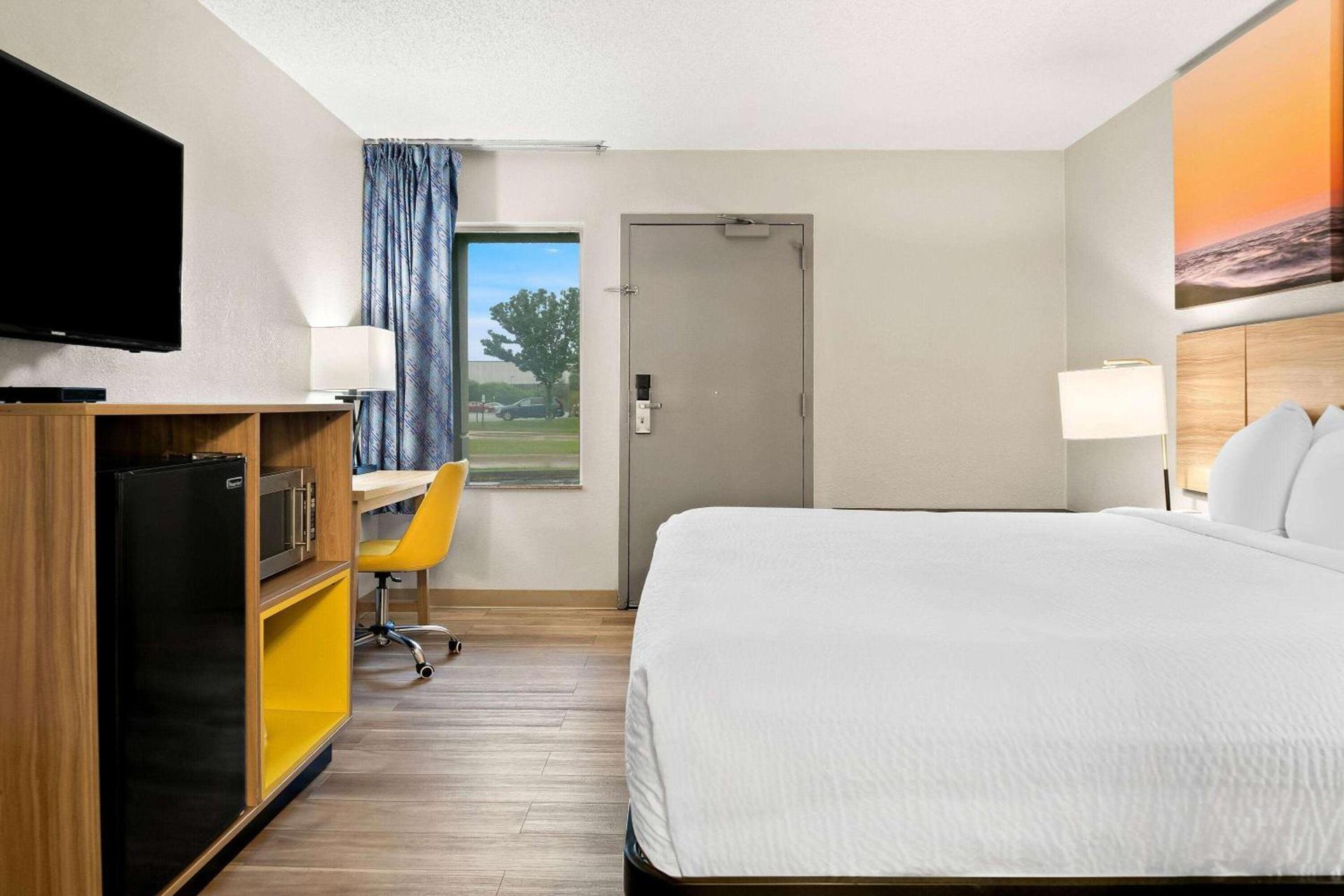 Days Inn & Suites by Wyndham Warren photo 21