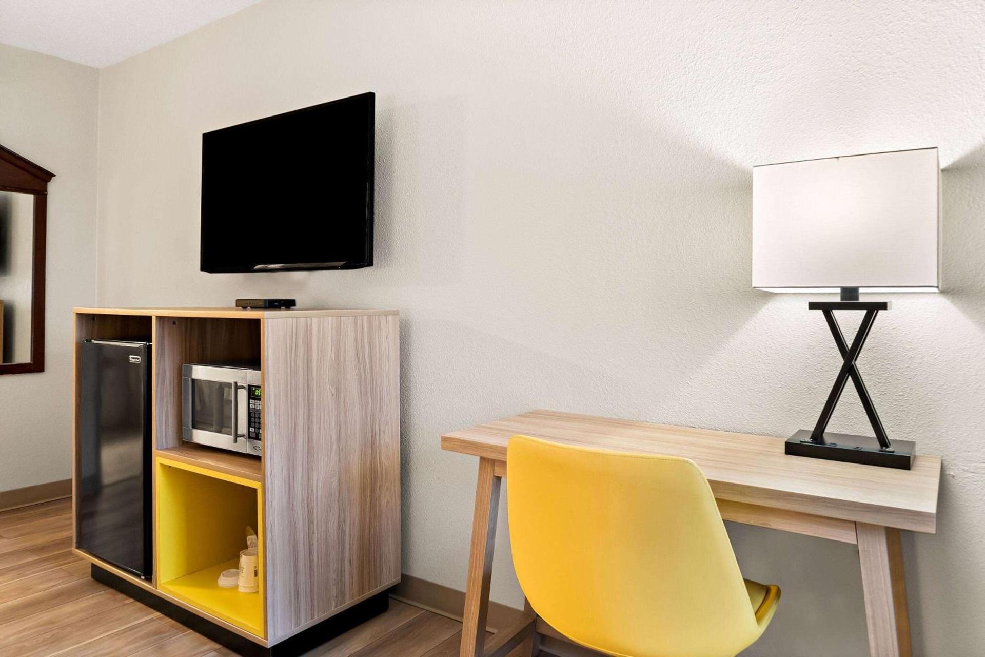 Days Inn & Suites by Wyndham Warren photo 28
