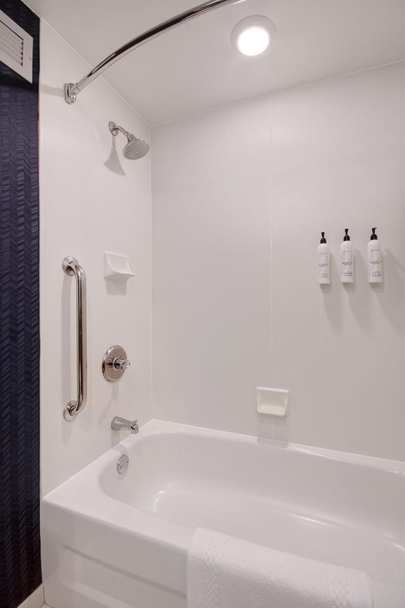 Fairfield Inn and Suites by Marriott Rochester West/Greece photo 2
