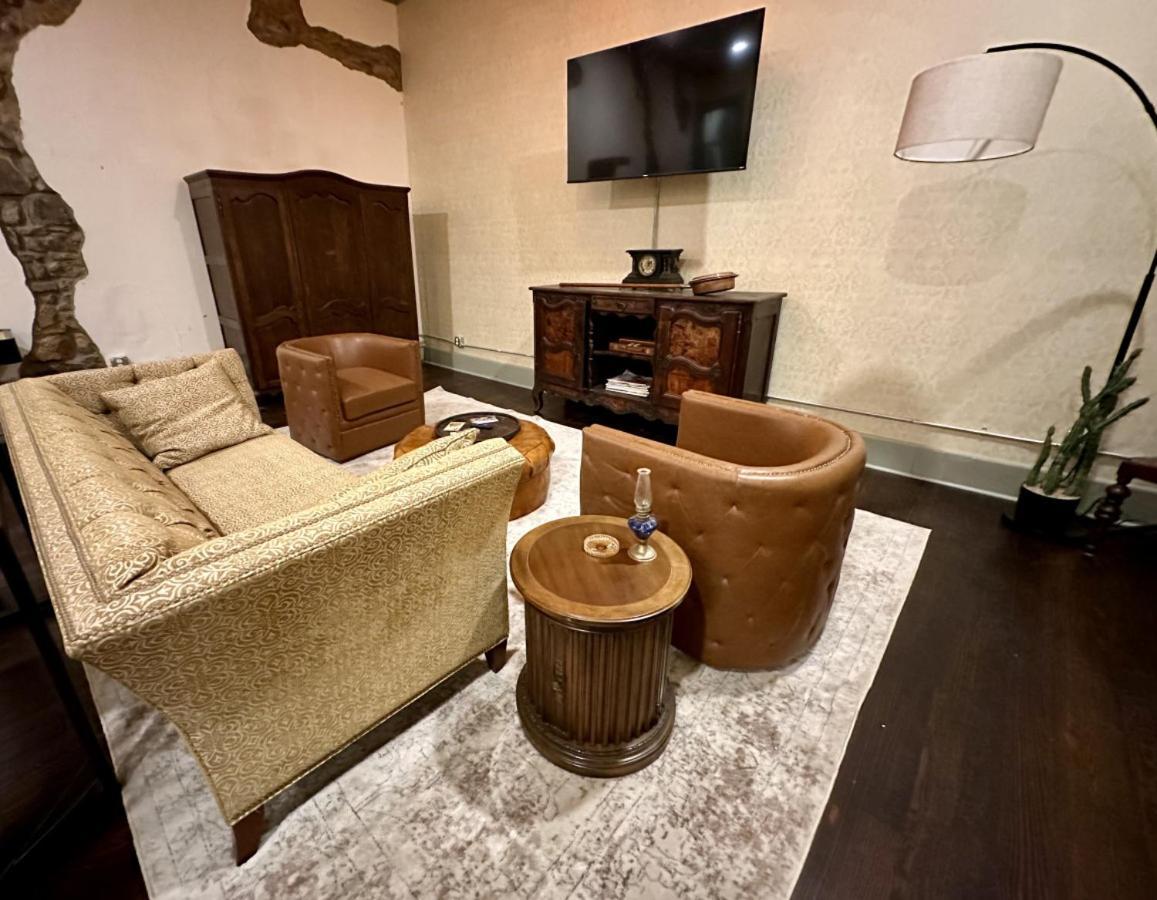 NEW Western-Inspired Inn - The Marlow photo 22
