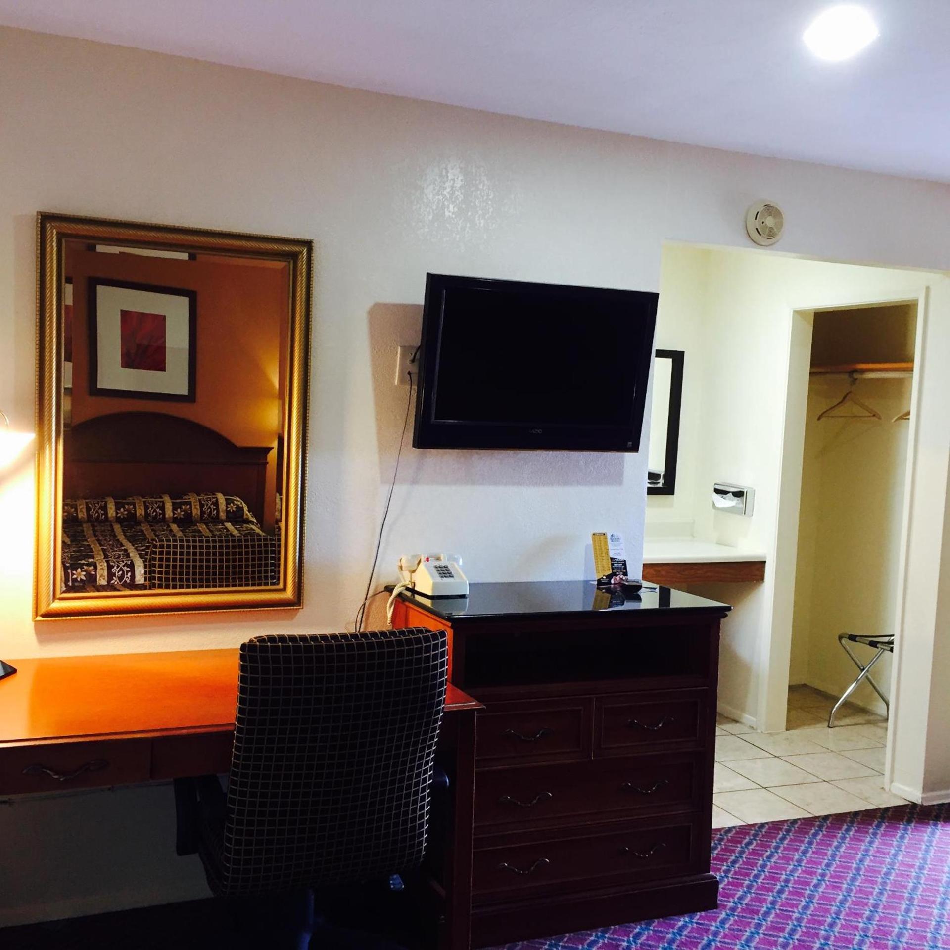 Hacienda Motel photo 11