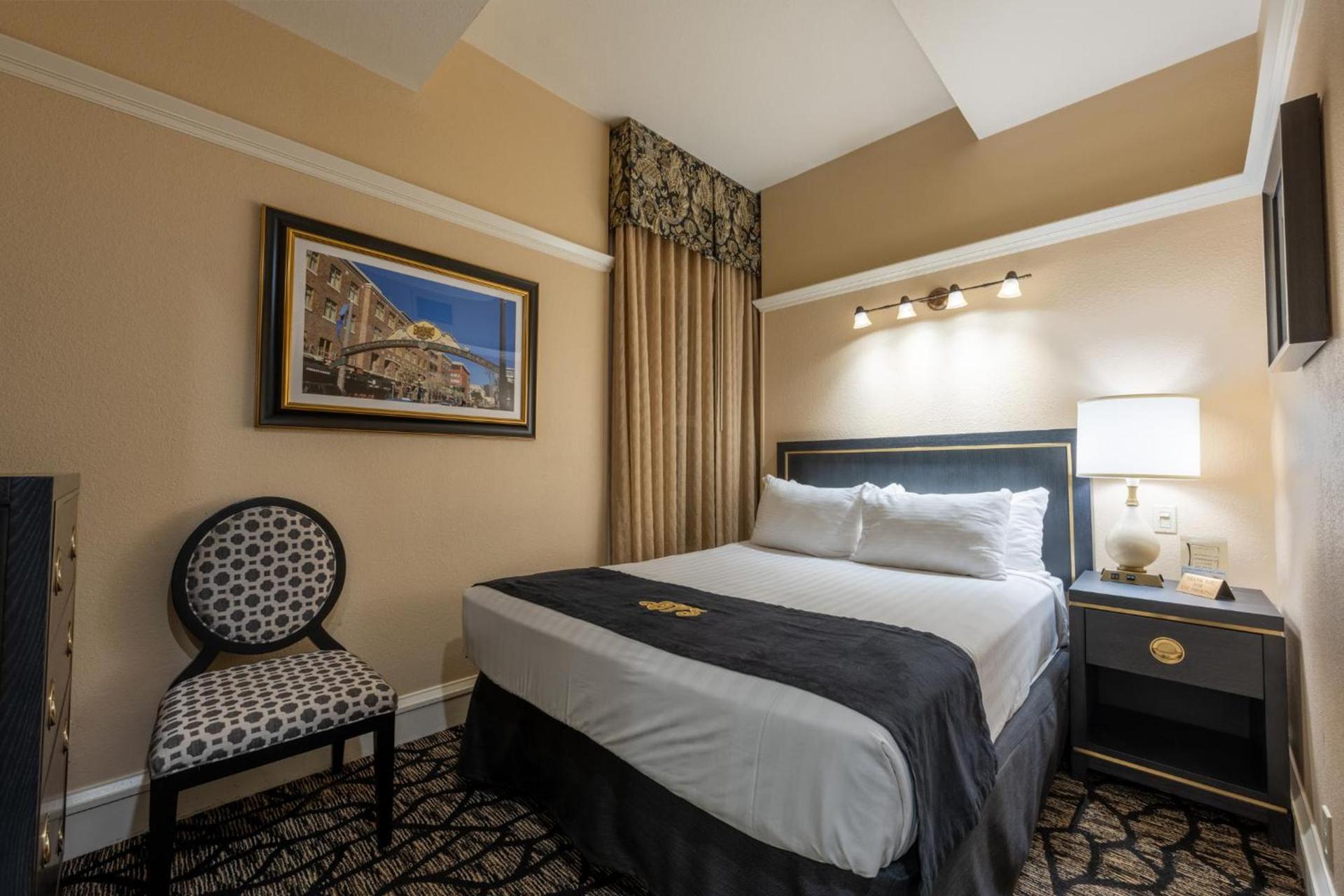 Gaslamp Plaza Suites photo 92