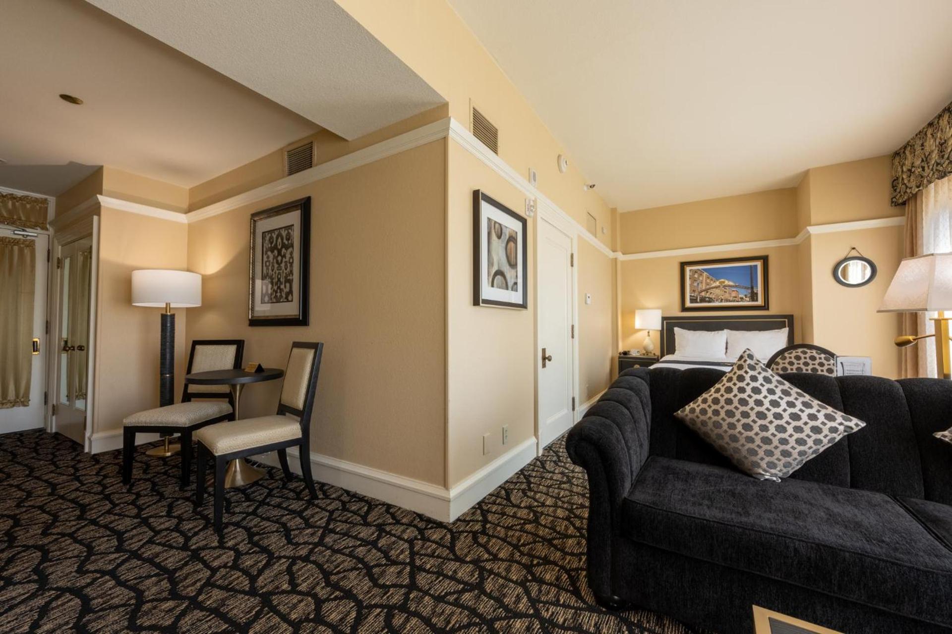 Gaslamp Plaza Suites photo 96