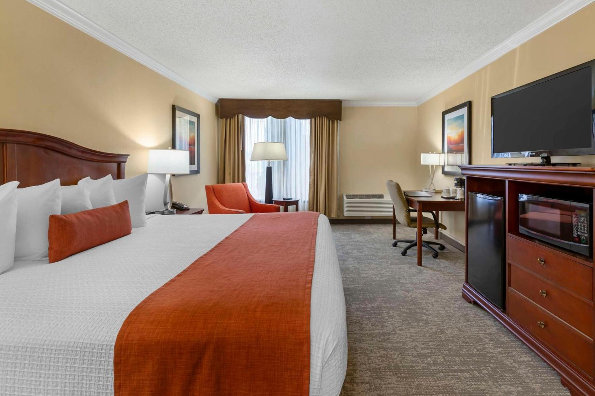 Best Western Plus Burlington photo 3