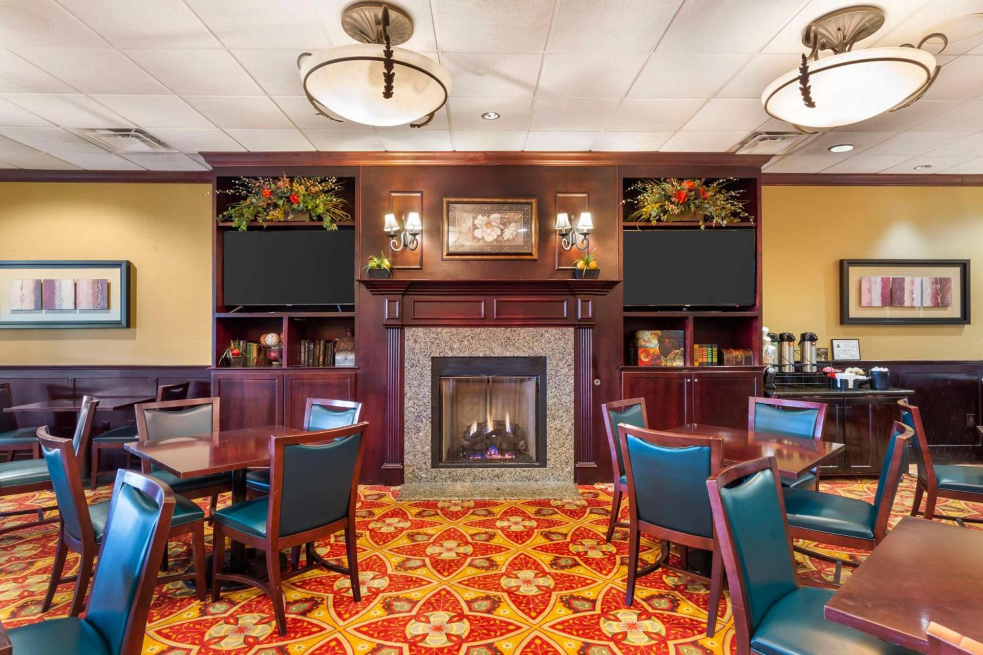 Best Western Plus Burlington photo 4