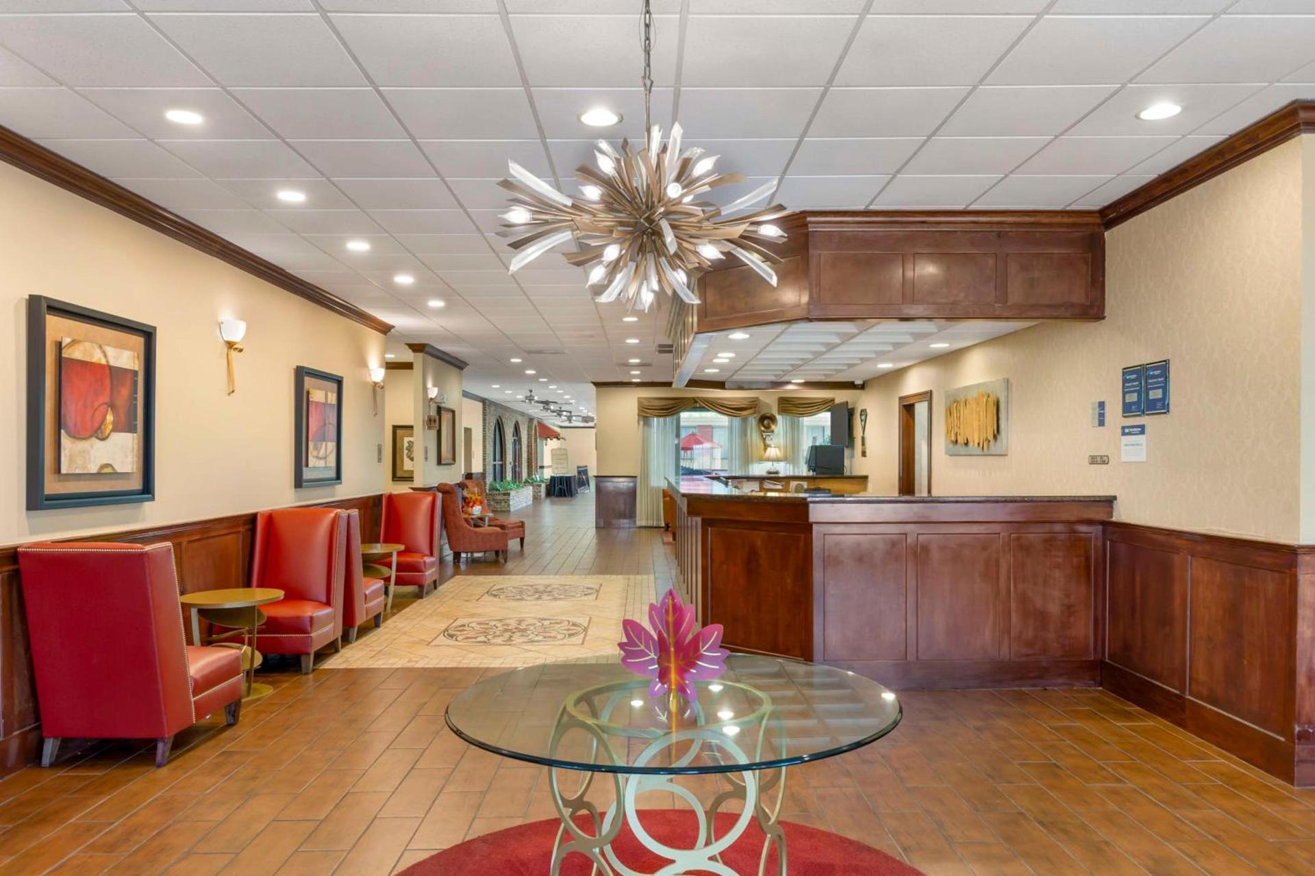 Best Western Plus Burlington photo 5