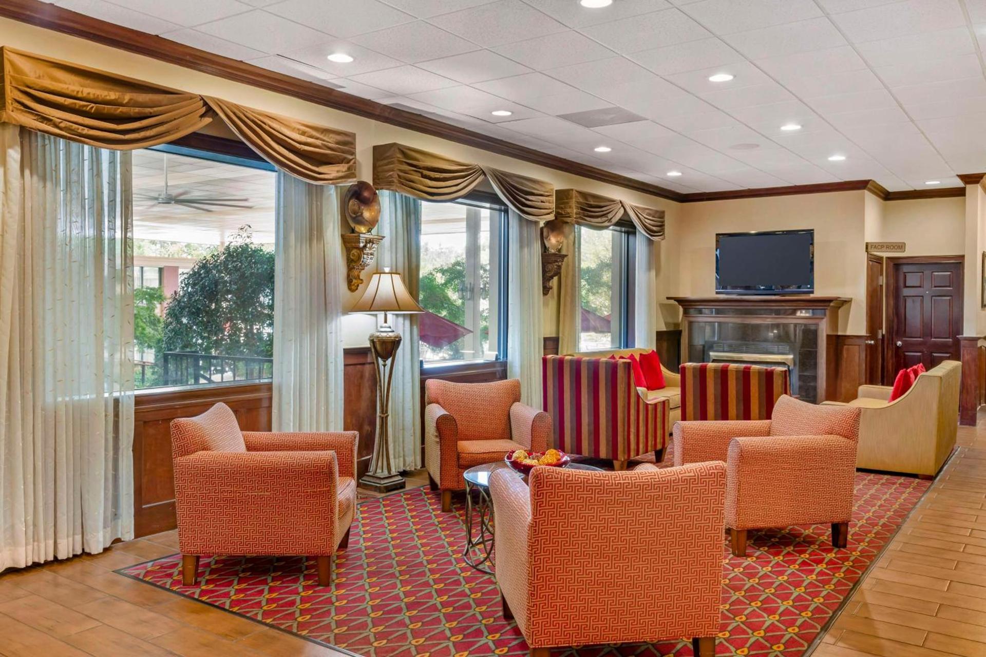 Best Western Plus Burlington photo 6