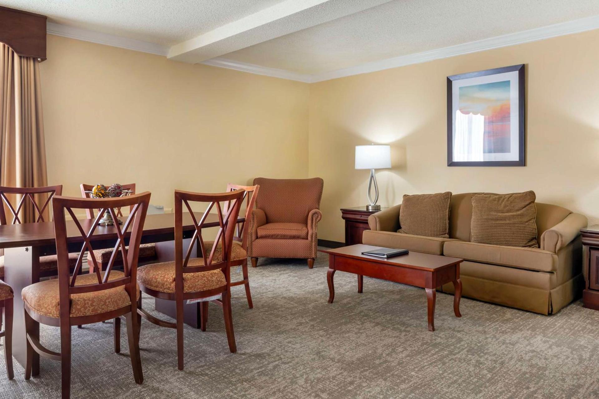 Best Western Plus Burlington photo 8