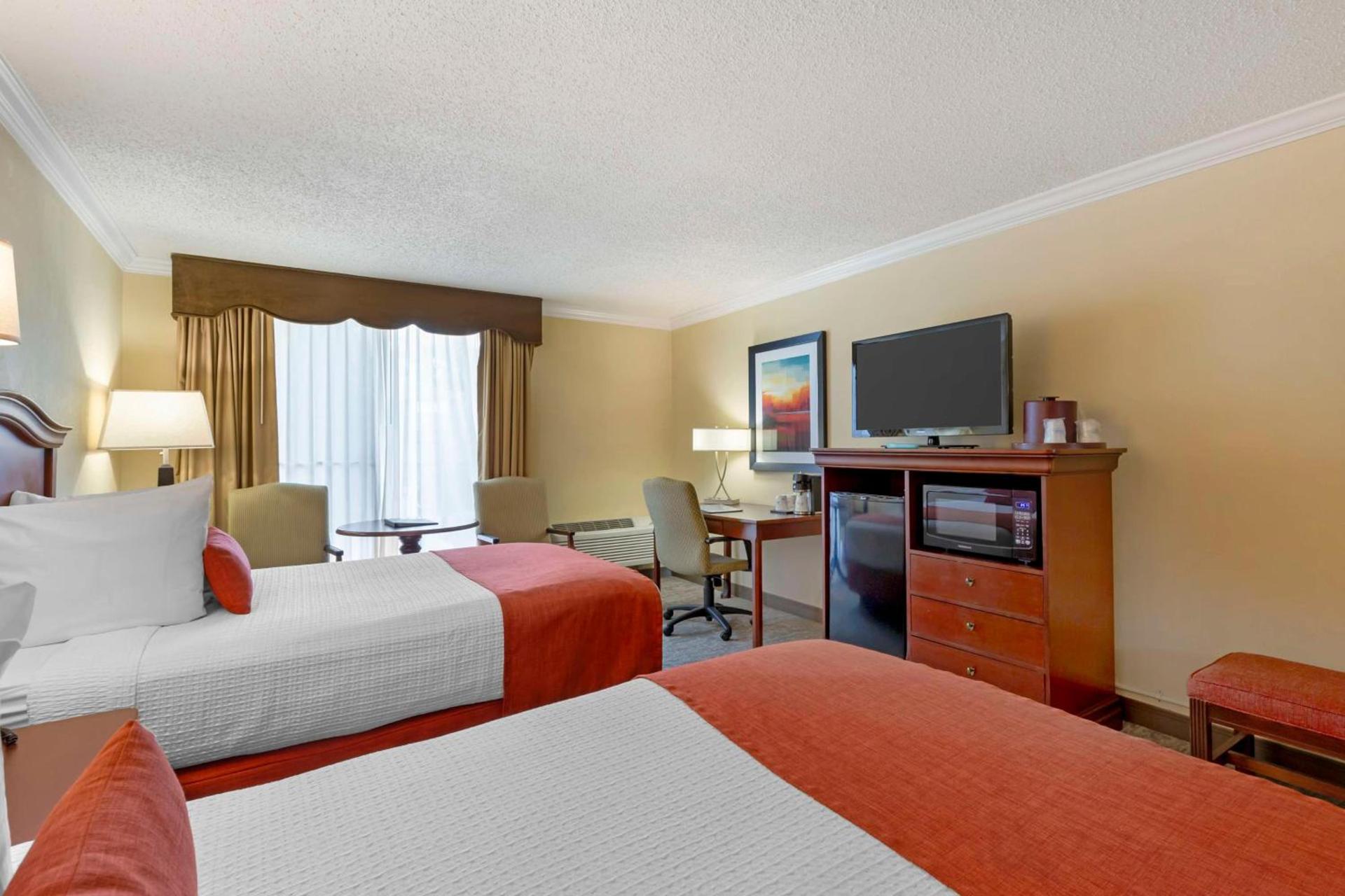 Best Western Plus Burlington photo 13