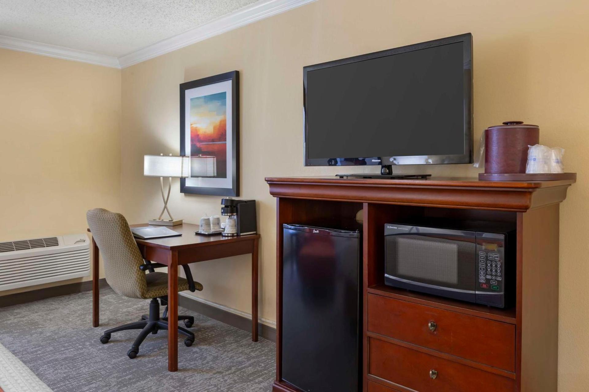 Best Western Plus Burlington photo 16