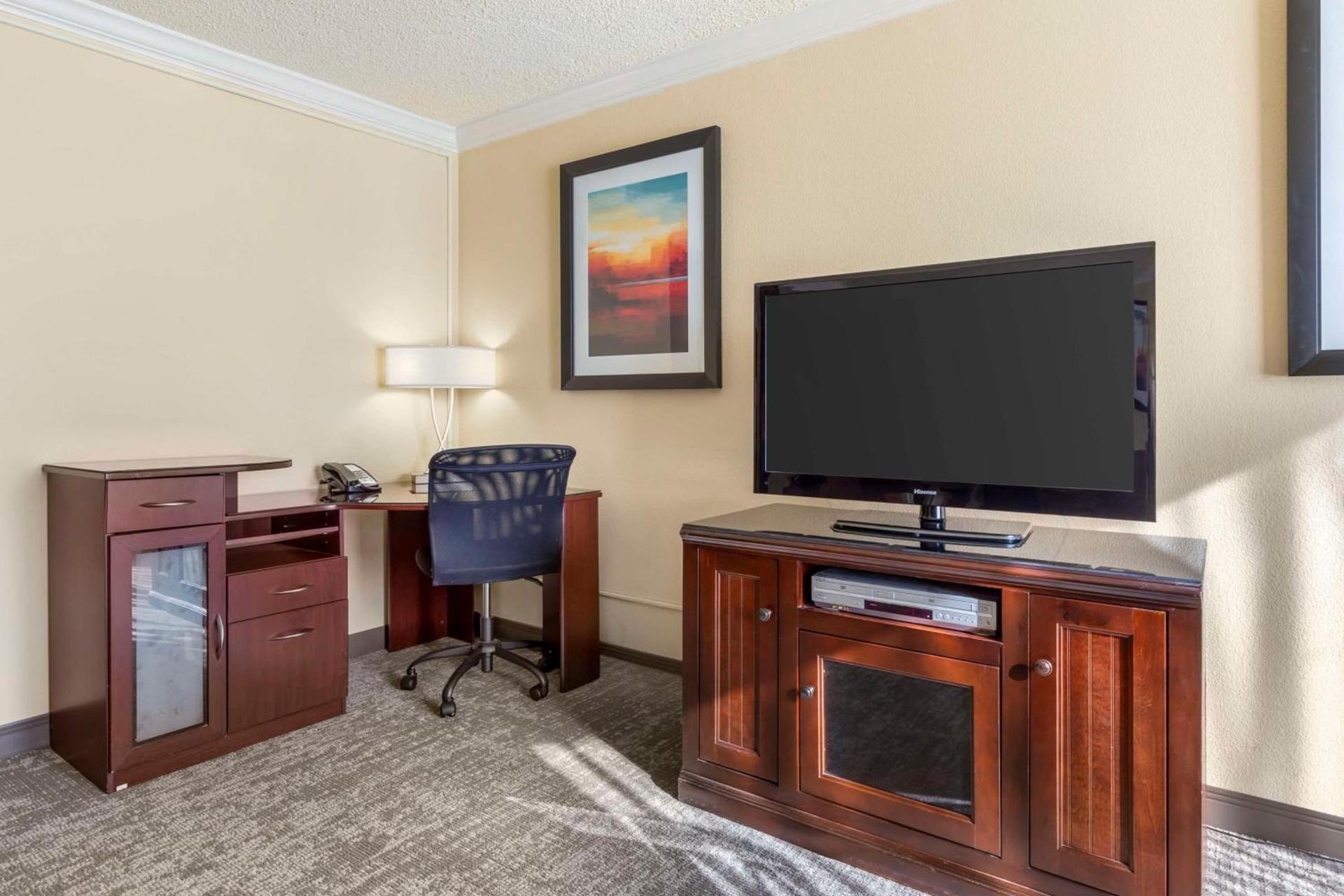 Best Western Plus Burlington photo 17