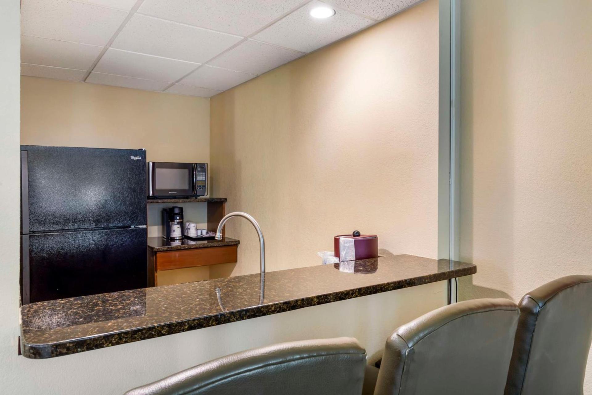 Best Western Plus Burlington photo 21