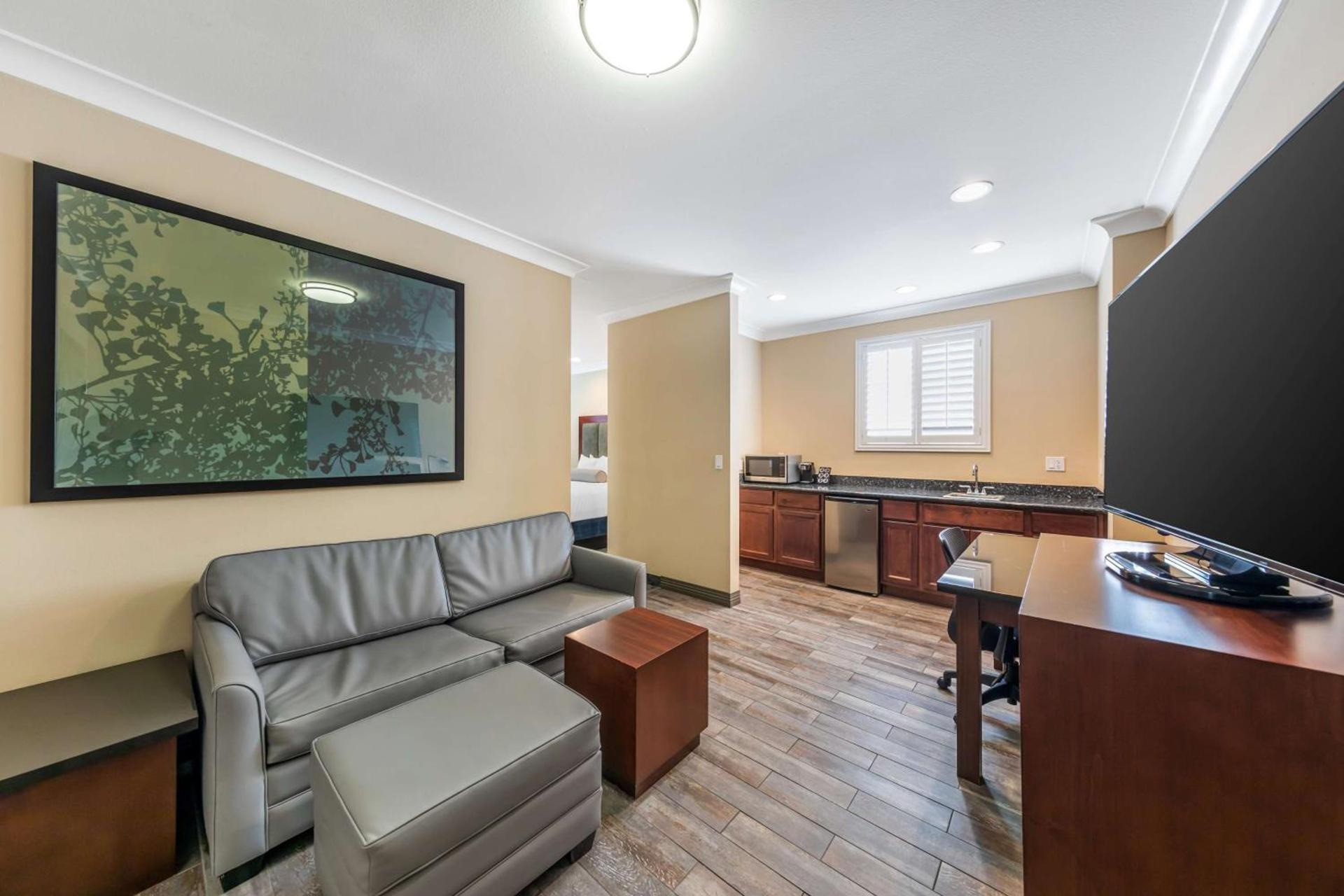 Best Western PLUS Avita Suites photo 5