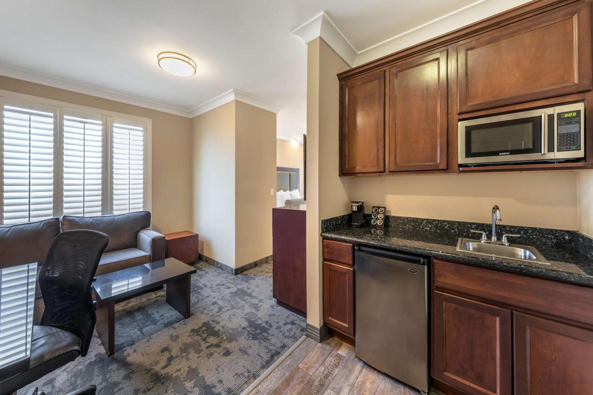 Best Western PLUS Avita Suites photo 12