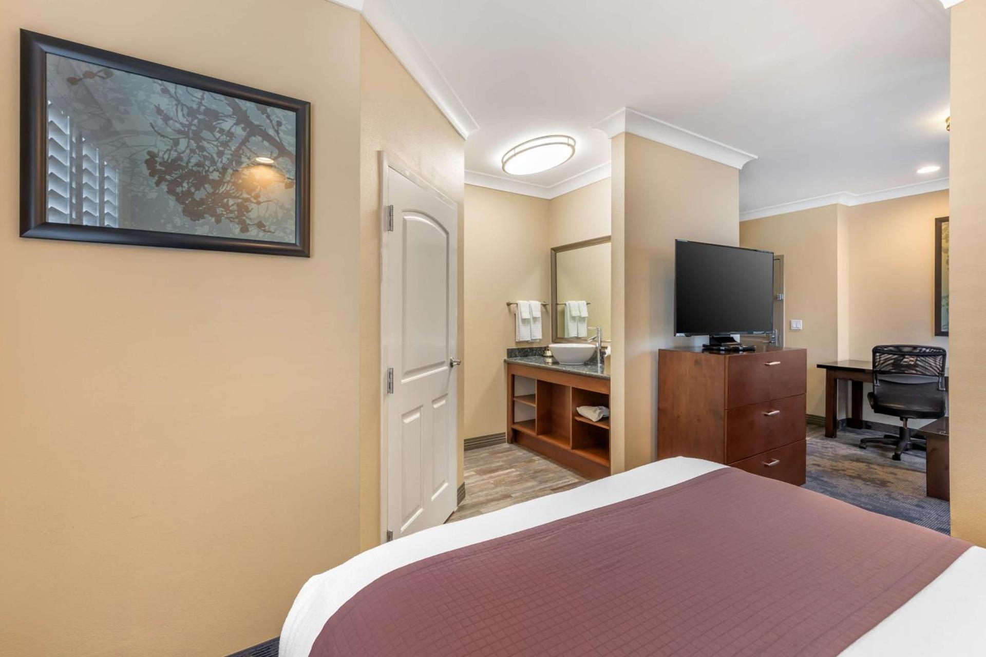 Best Western PLUS Avita Suites photo 13