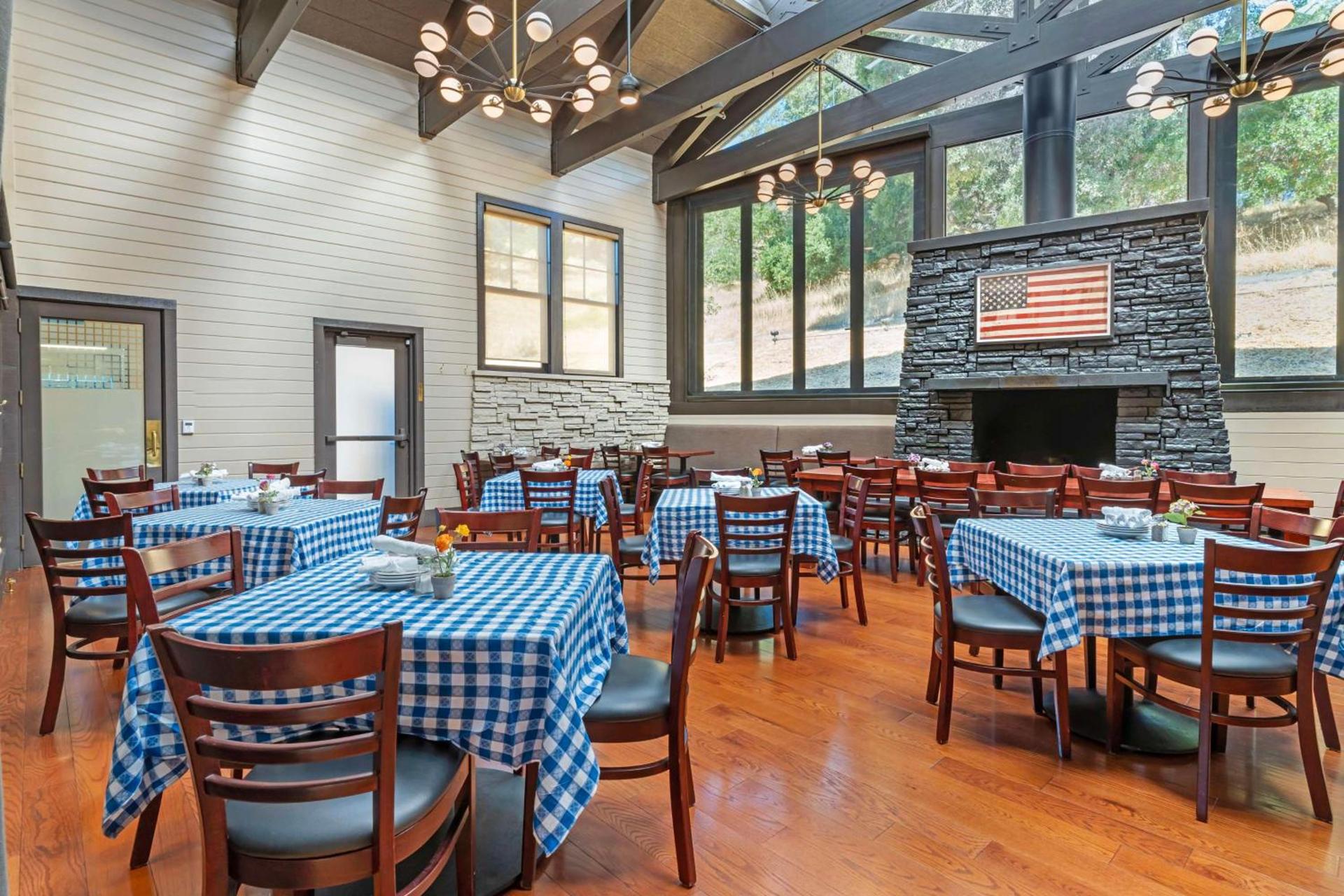 Best Western Plus Novato Oaks Inn photo 8