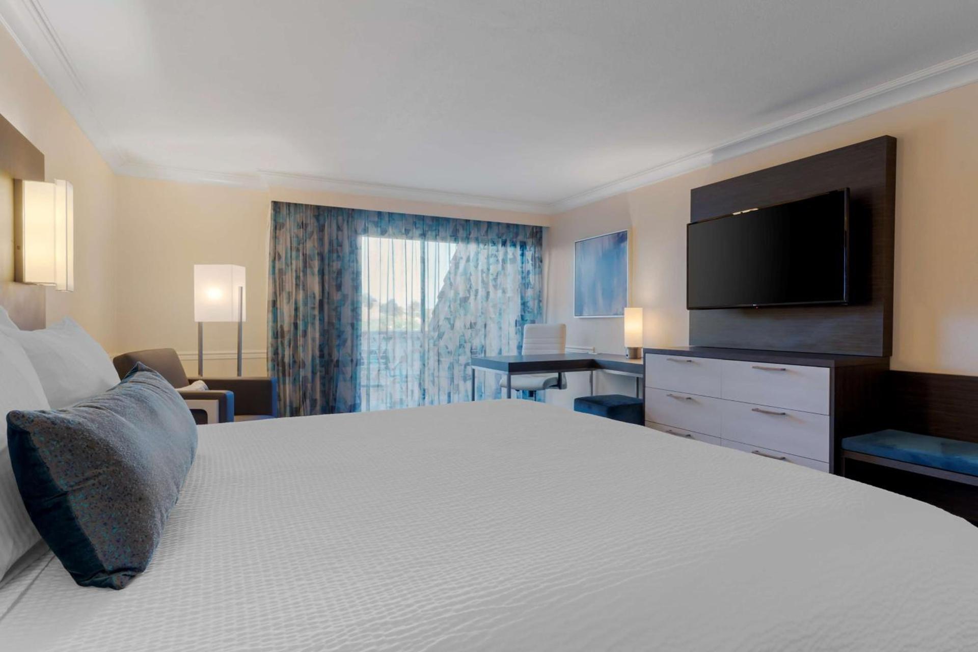 Best Western Plus Novato Oaks Inn photo 10