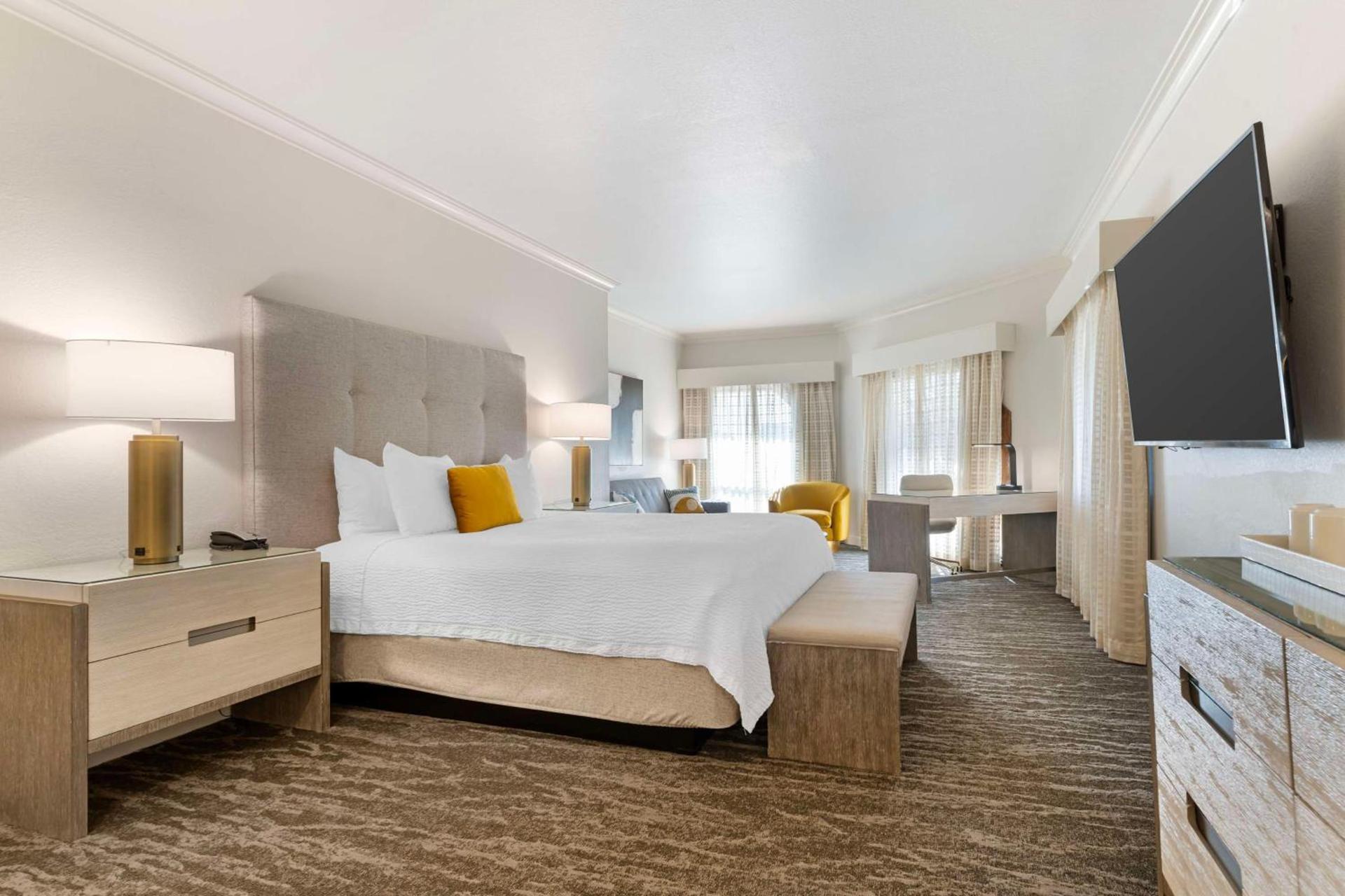 Best Western Plus Novato Oaks Inn photo 18